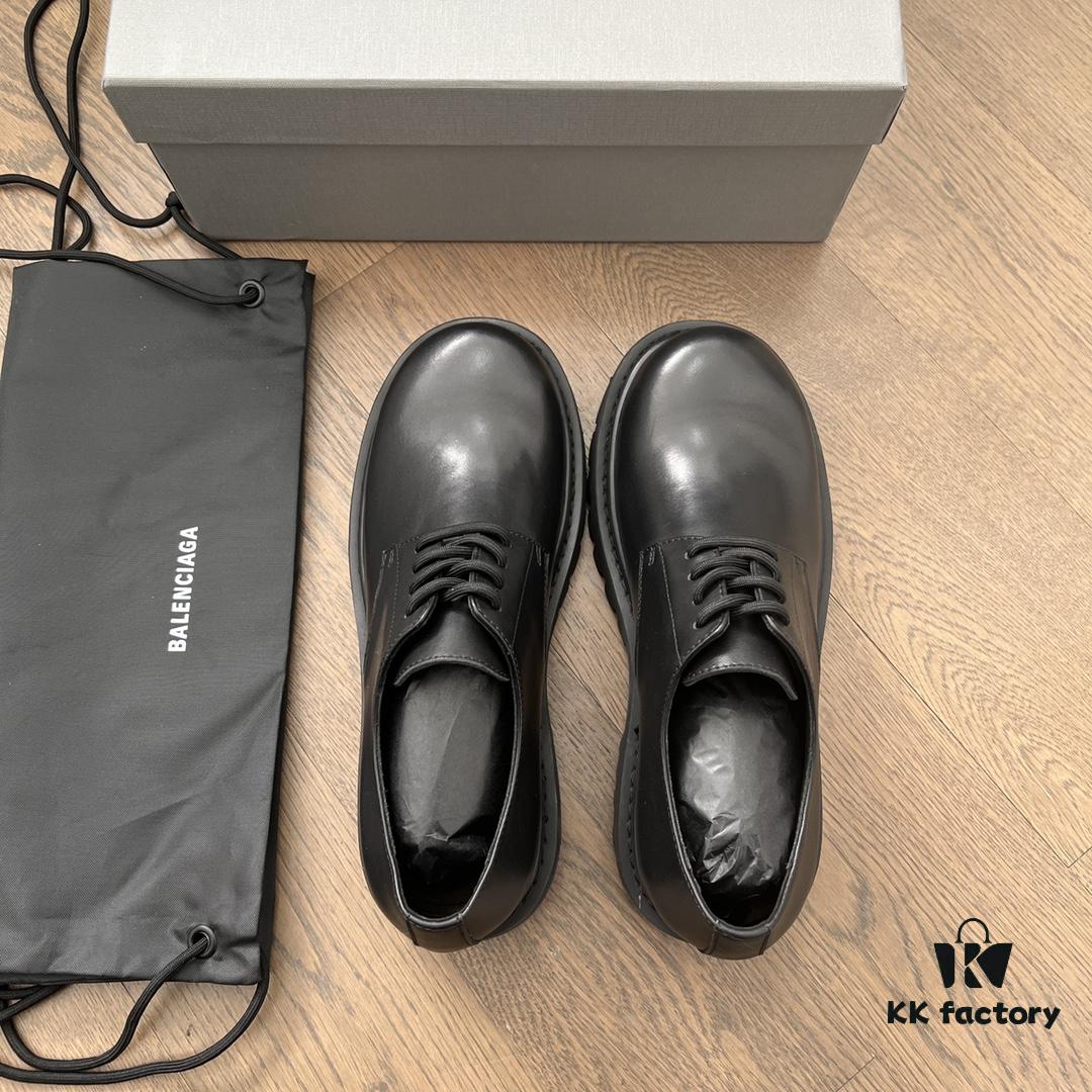 Balenciaga Sergent Derby Shoes in Smooth Calfskin Leather in Black