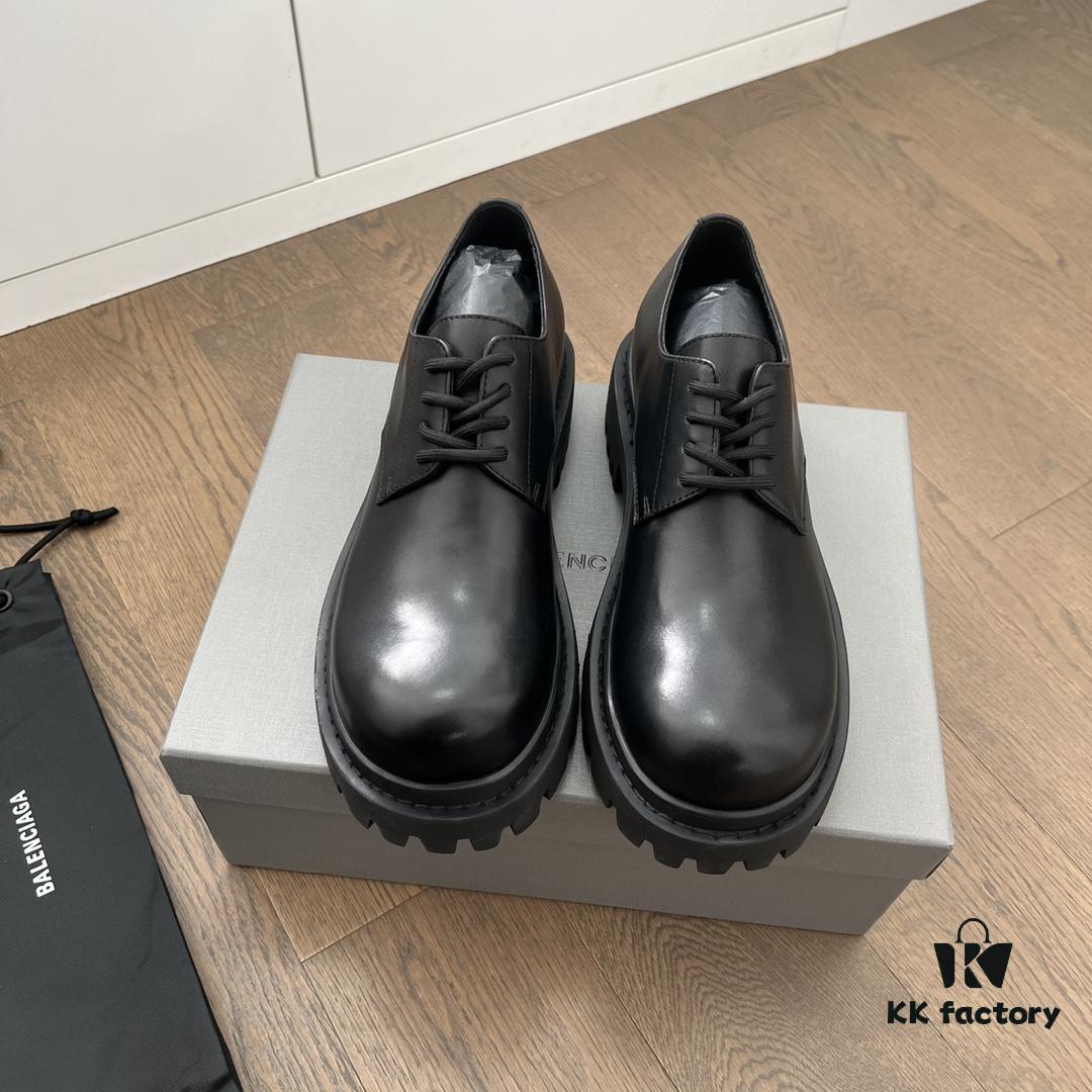 Balenciaga Sergent Derby Shoes in Smooth Calfskin Leather in Black