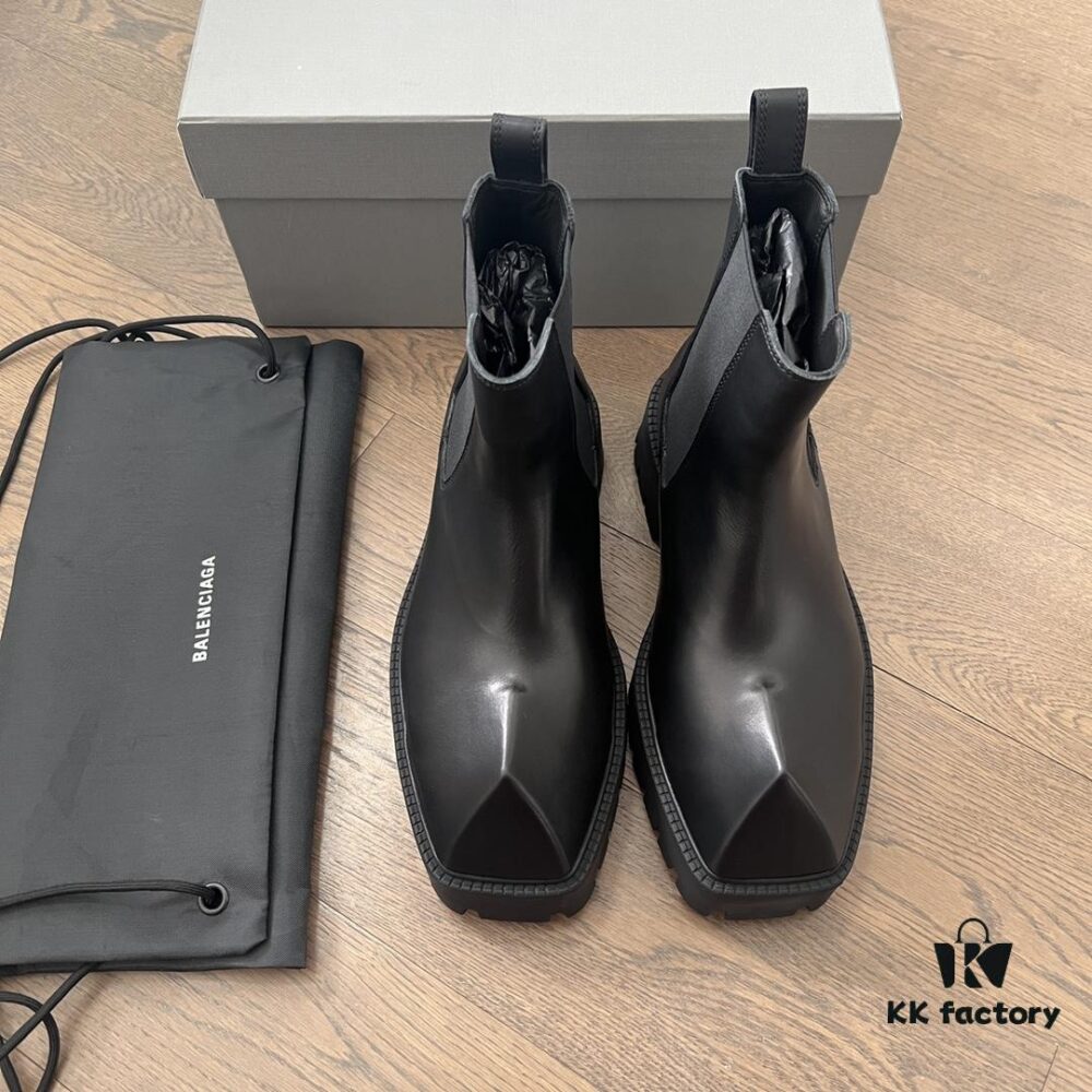 Balenciaga Paris Rhino Chelsea Ankle Boots, Durable British Style, Mid-Cut Chukka Boots