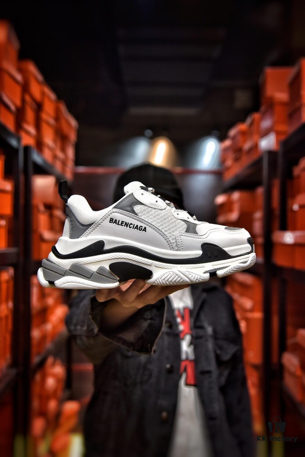 Original Version Balenciaga Triple S 19 Official Release Italian Production Full Size Available Correct Embroidered Font with Accurate Thickness, Position, and Size Side TPU Ventilation Holes Match Italian Original Eight-Layer Separated Thick Sole TPU Soft Sole Original 'Balenciaga' Sole Logo with Strong Three-Dimensional Effect Factory Leather Material Washed Aged Treatment Using Original Factory Mesh Fabric