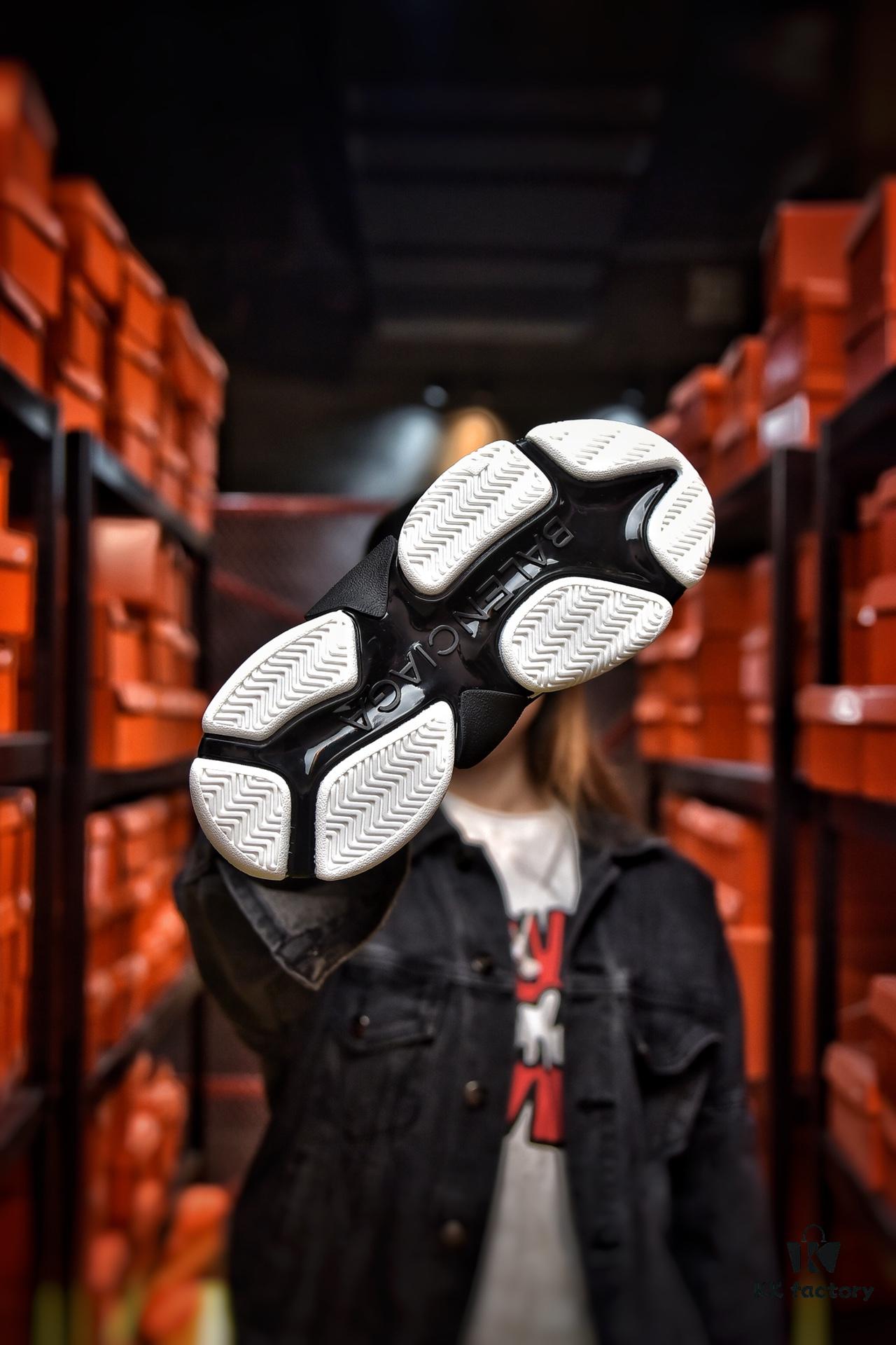 Original Version Balenciaga Triple S 19 Official Release Italian Production Full Size Available Correct Embroidered Font with Accurate Thickness, Position, and Size Side TPU Ventilation Holes Match Italian Original Eight-Layer Separated Thick Sole TPU Soft Sole Original 'Balenciaga' Sole Logo with Strong Three-Dimensional Effect Factory Leather Material Washed Aged Treatment Using Original Factory Mesh Fabric