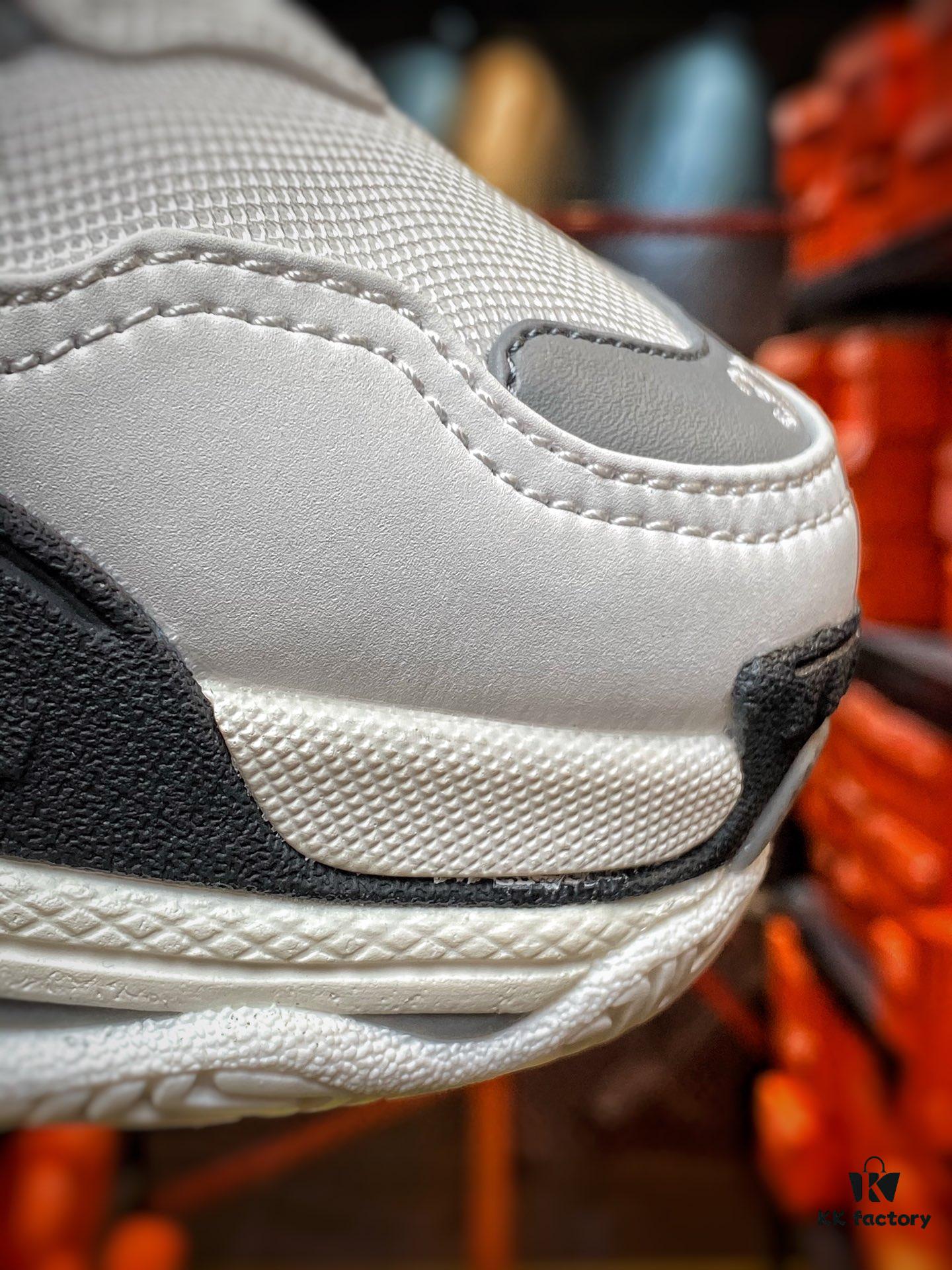 Original Version Balenciaga Triple S 19 Official Release Italian Production Full Size Available Correct Embroidered Font with Accurate Thickness, Position, and Size Side TPU Ventilation Holes Match Italian Original Eight-Layer Separated Thick Sole TPU Soft Sole Original 'Balenciaga' Sole Logo with Strong Three-Dimensional Effect Factory Leather Material Washed Aged Treatment Using Original Factory Mesh Fabric