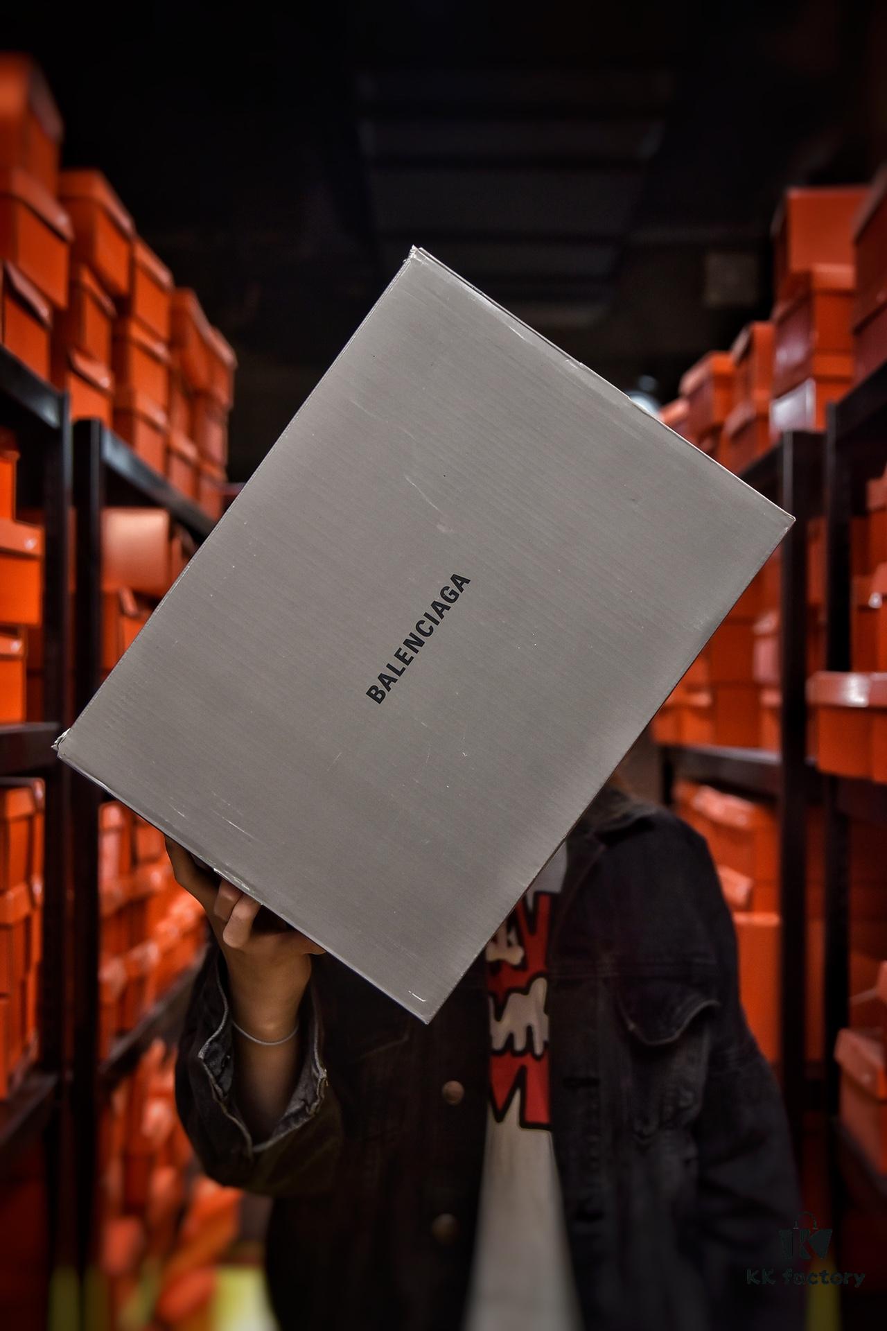 Original Version Balenciaga Triple S 19 Official Release Italian Production Full Size Available Correct Embroidered Font with Accurate Thickness, Position, and Size Side TPU Ventilation Holes Match Italian Original Eight-Layer Separated Thick Sole TPU Soft Sole Original 'Balenciaga' Sole Logo with Strong Three-Dimensional Effect Factory Leather Material Washed Aged Treatment Using Original Factory Mesh Fabric