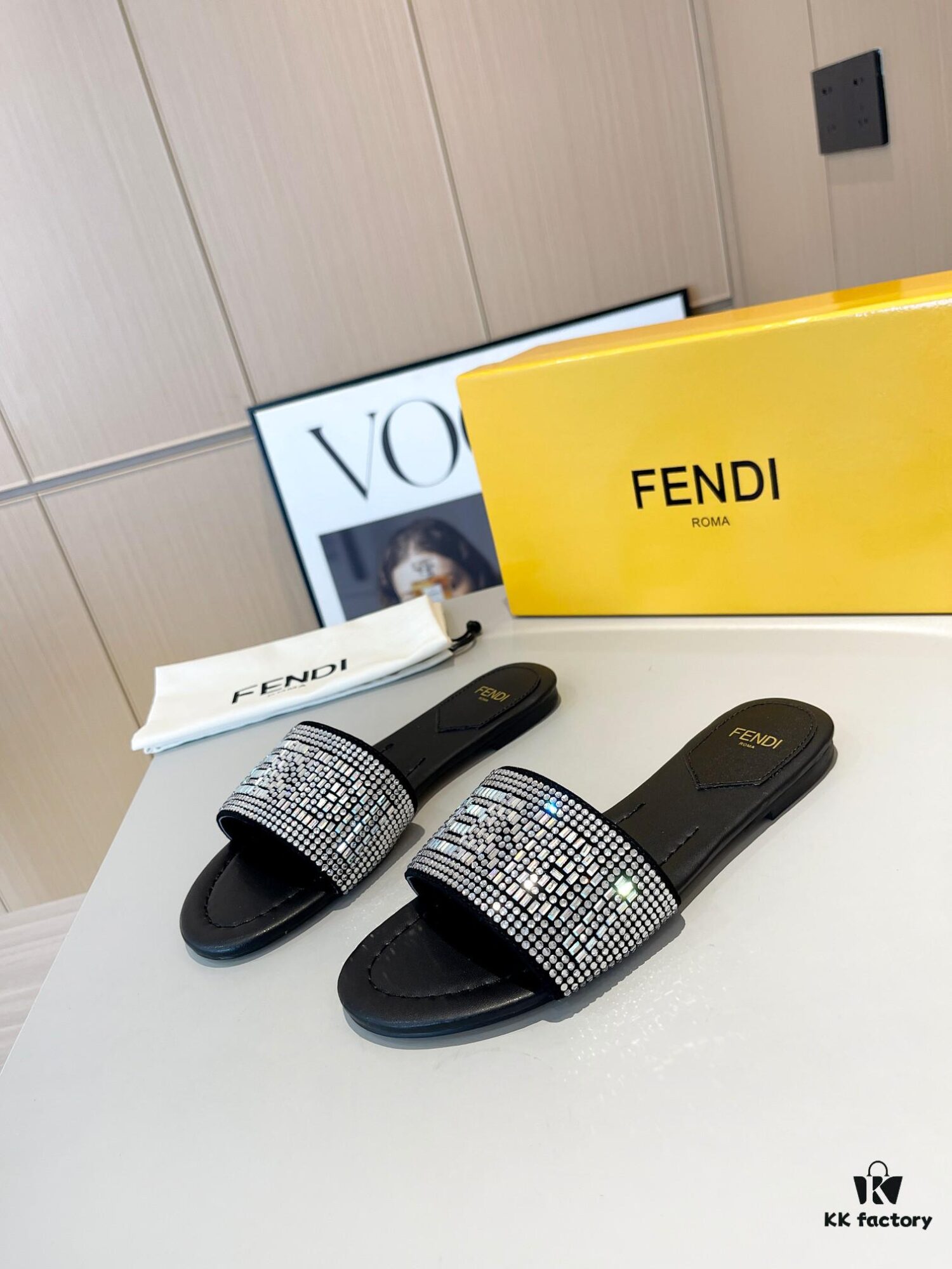 Latest Summer Best-Selling FENDI Sandals, Authentic Original Retail Version, Upper and Lining Made of Full-Grain Lambskin