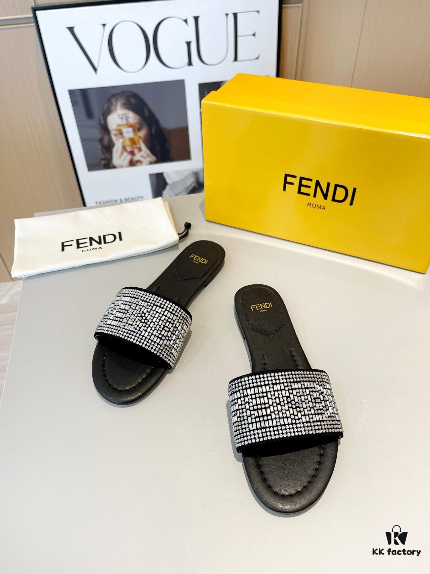 Latest Summer Best-Selling FENDI Sandals, Authentic Original Retail Version, Upper and Lining Made of Full-Grain Lambskin