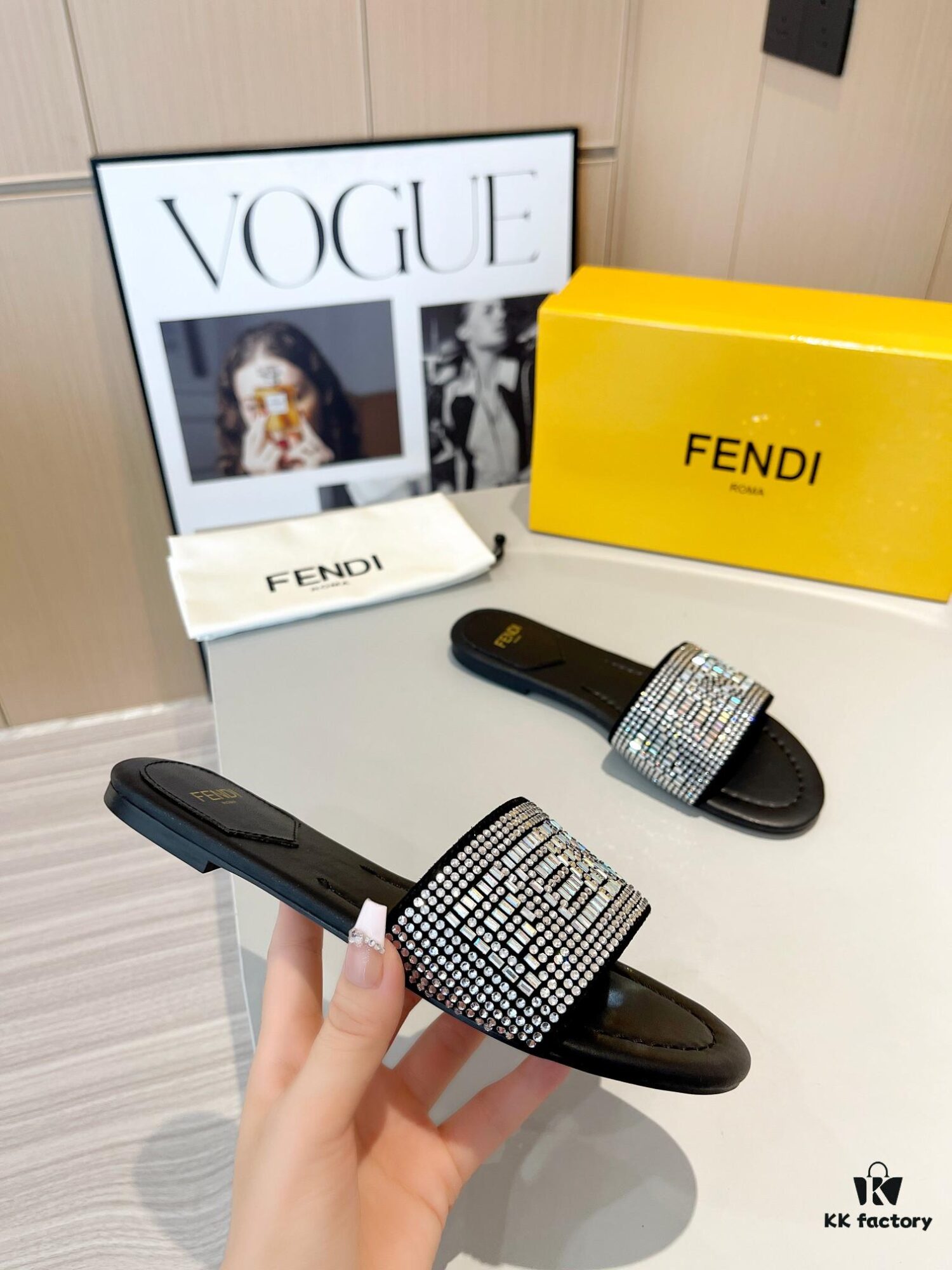 Latest Summer Best-Selling FENDI Sandals, Authentic Original Retail Version, Upper and Lining Made of Full-Grain Lambskin