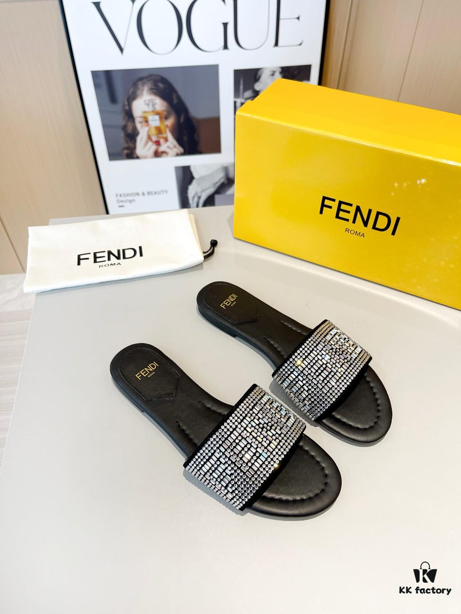 Latest Summer Best-Selling FENDI Sandals, Authentic Original Retail Version, Upper and Lining Made of Full-Grain Lambskin