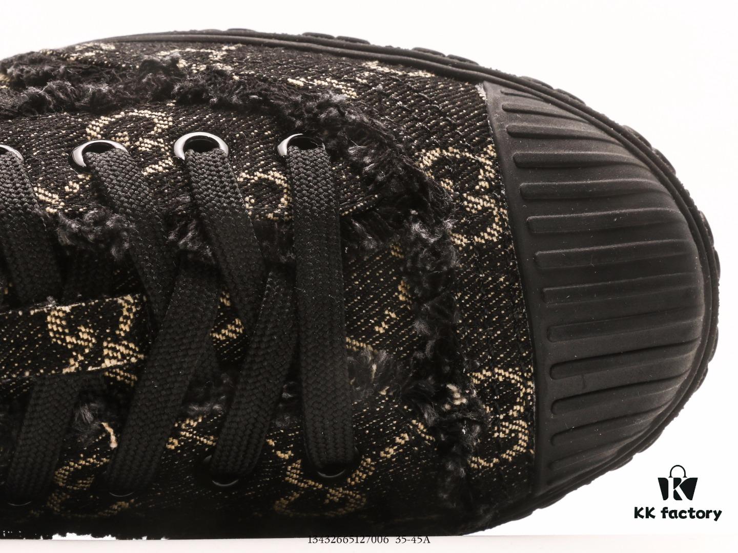 Gucci Unisex Retro Fashion Embroidered Logo Luxury Sneakers from the Sporty Casual Collection