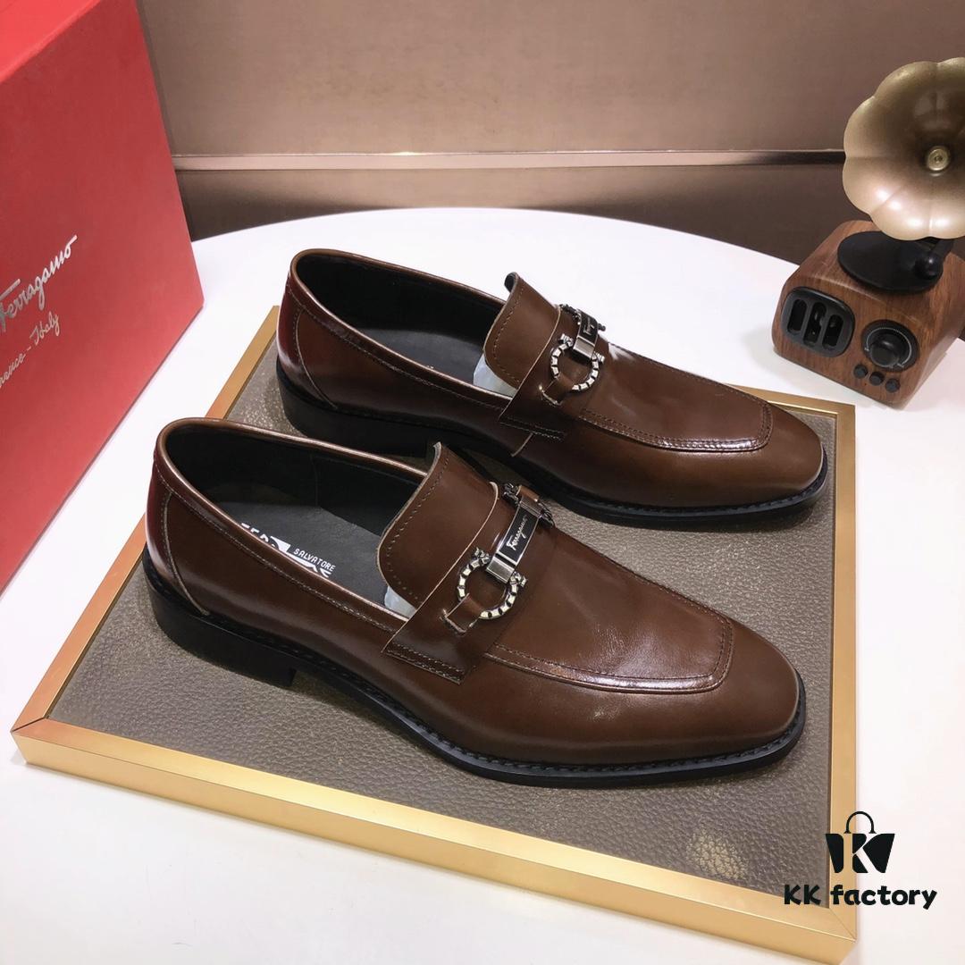 Salvatore Ferragamo New Arrival 🍃 Authentic European Style 🔰 Pleasing to the Eye 😍 Designed for Durability and Shape Retention 🌀 Crafted Using Traditional Techniques with Innovative Touches 💪 Premium Genuine Lamb Leather ♻ Smooth, Natural, and Exceptionally Lustrous ⭐ Imported Cowhide