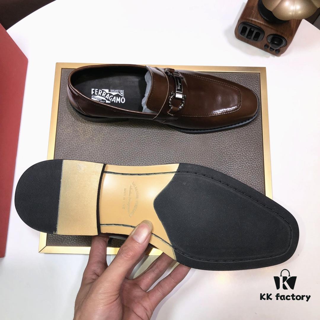 Salvatore Ferragamo New Arrival 🍃 Authentic European Style 🔰 Pleasing to the Eye 😍 Designed for Durability and Shape Retention 🌀 Crafted Using Traditional Techniques with Innovative Touches 💪 Premium Genuine Lamb Leather ♻ Smooth, Natural, and Exceptionally Lustrous ⭐ Imported Cowhide