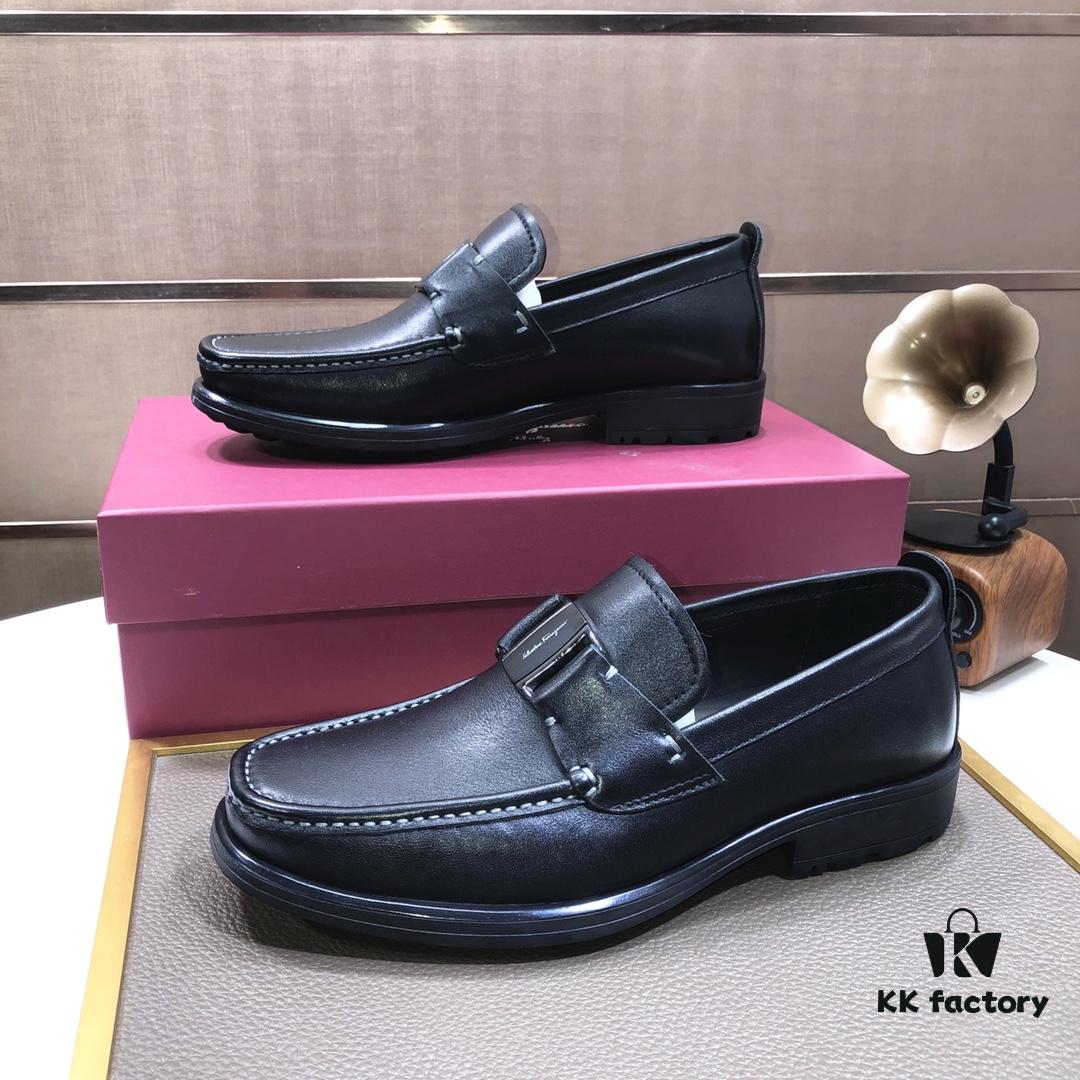 Ferragamo Latest Design Original Imported Cowhide Leather with Dyed Lamb Skin Lining and Luxurious Metal Buckle