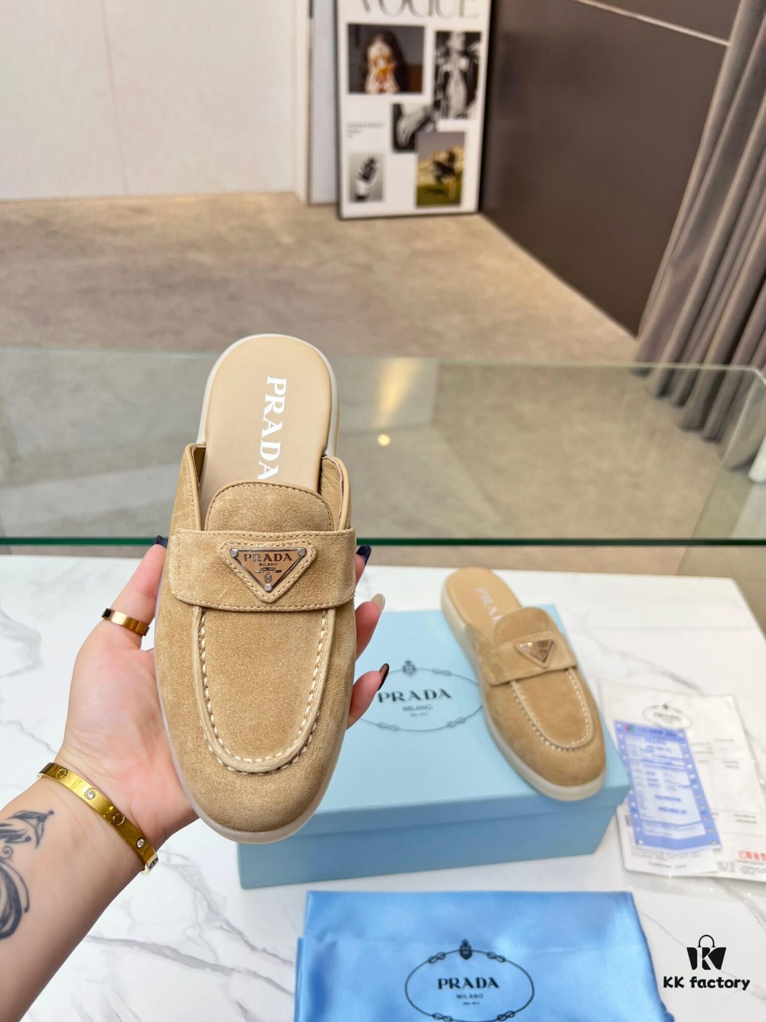 PRADA 2023 Latest Loafer Slipper, Hot Urban Fashion Series, Functional and Tech-Driven Design with Embossed Rubber Triangle Logo, Full Cowhide Upper for Ultimate Comfort