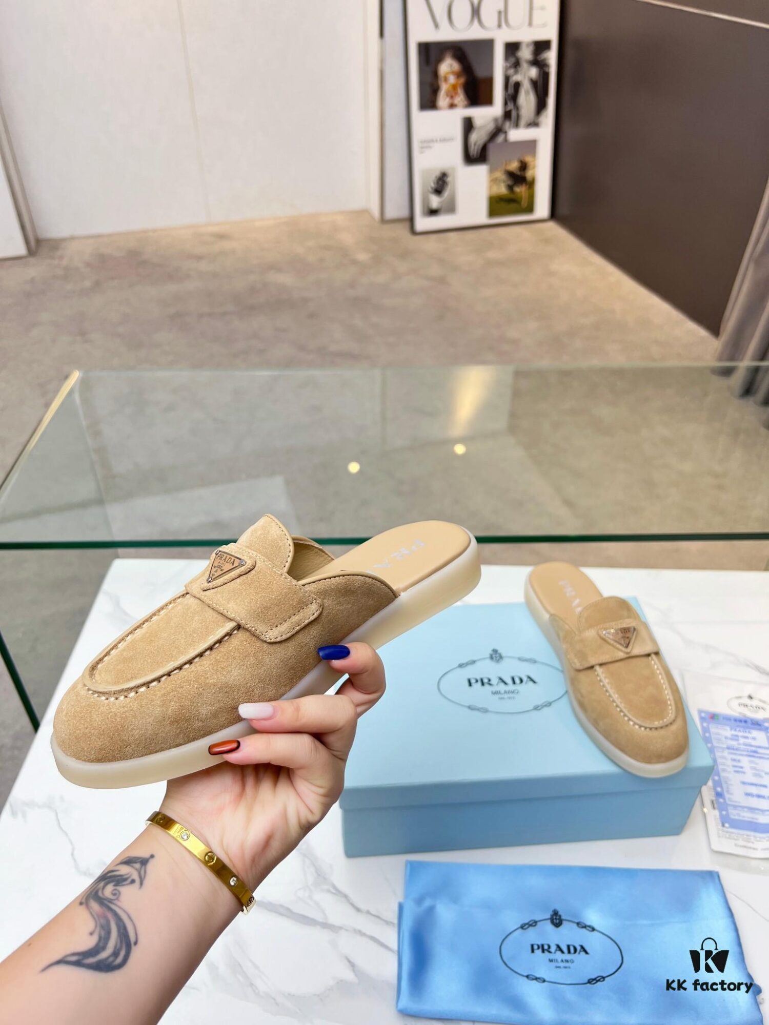 PRADA 2023 Latest Loafer Slipper, Hot Urban Fashion Series, Functional and Tech-Driven Design with Embossed Rubber Triangle Logo, Full Cowhide Upper for Ultimate Comfort