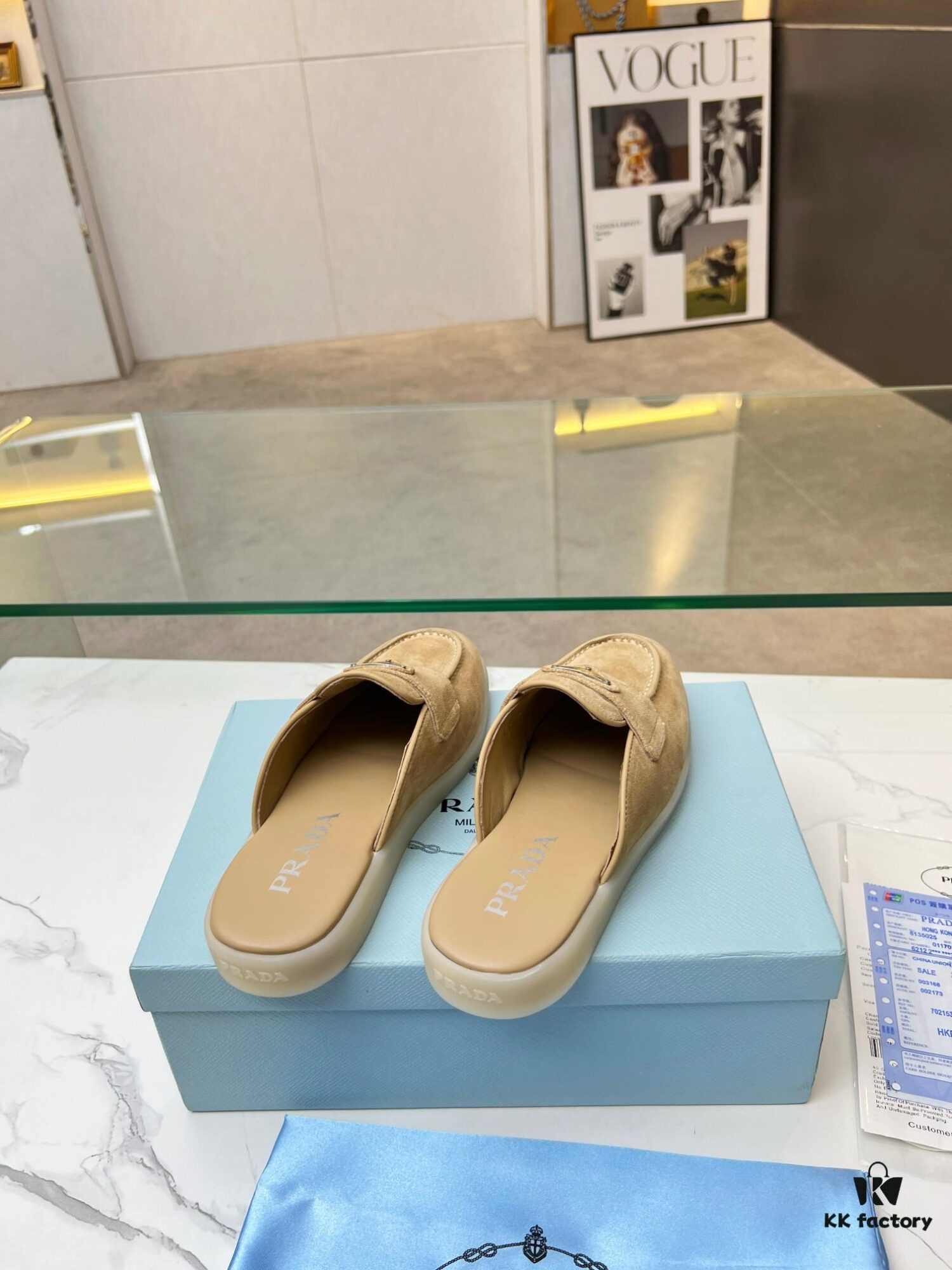 PRADA 2023 Latest Loafer Slipper, Hot Urban Fashion Series, Functional and Tech-Driven Design with Embossed Rubber Triangle Logo, Full Cowhide Upper for Ultimate Comfort