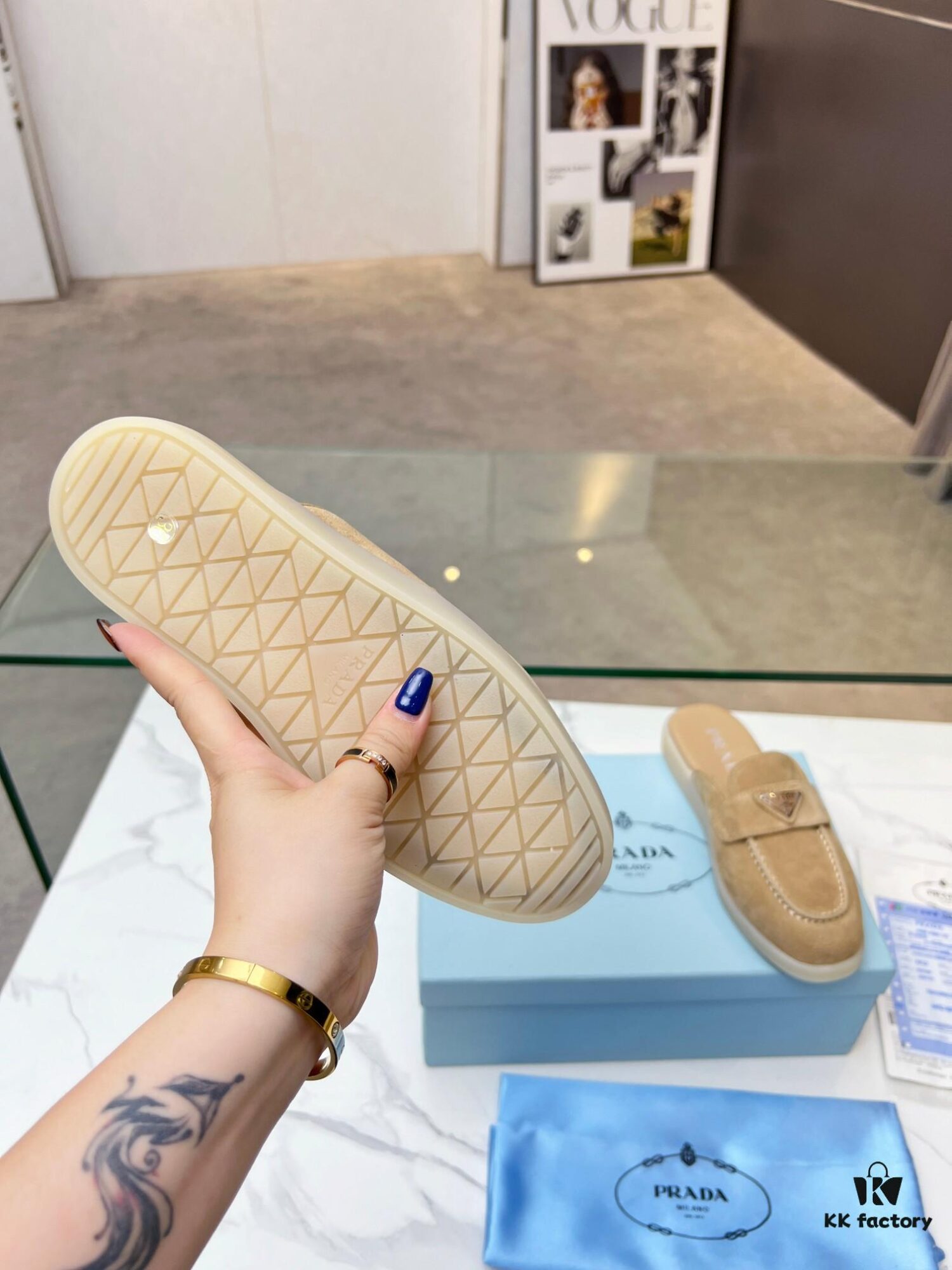 PRADA 2023 Latest Loafer Slipper, Hot Urban Fashion Series, Functional and Tech-Driven Design with Embossed Rubber Triangle Logo, Full Cowhide Upper for Ultimate Comfort