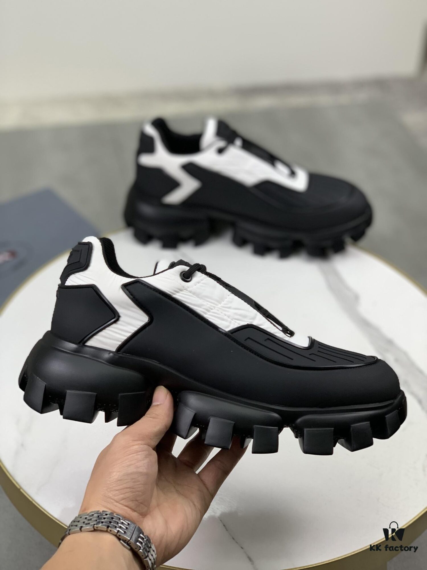 High-Quality Beef Leather Men's Shoes (PRADA) 2021 Latest Official Release, 1:1 Replication, Hong Kong Counter Synchronized, Runway Matched