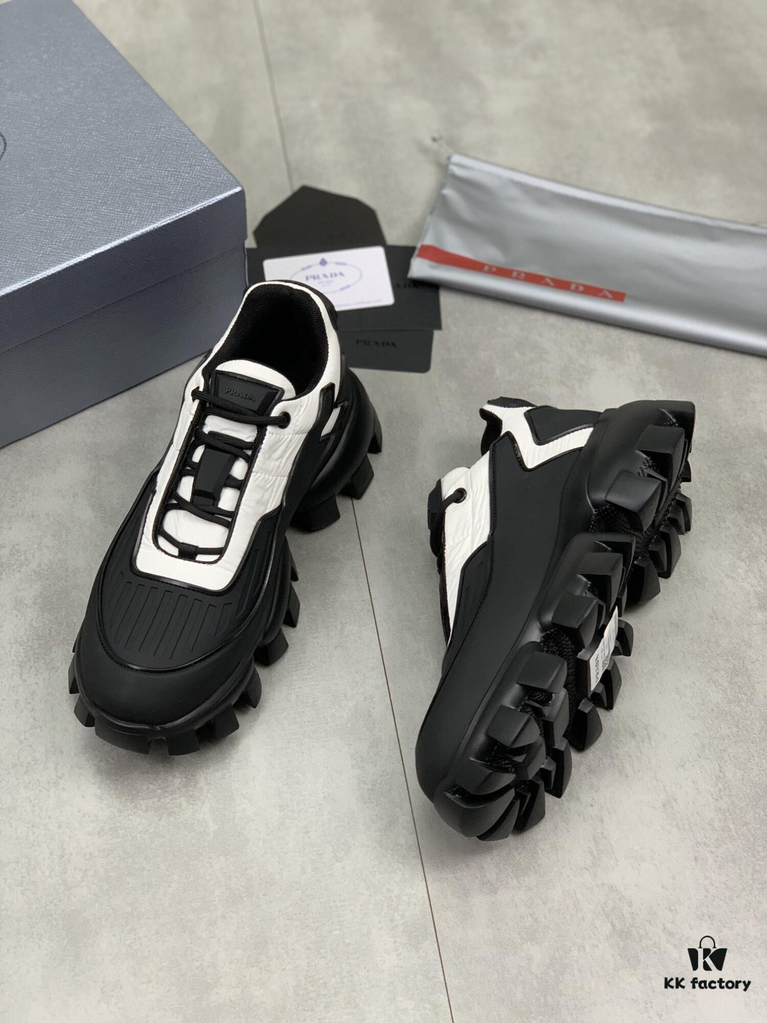 High-Quality Beef Leather Men's Shoes (PRADA) 2021 Latest Official Release, 1:1 Replication, Hong Kong Counter Synchronized, Runway Matched