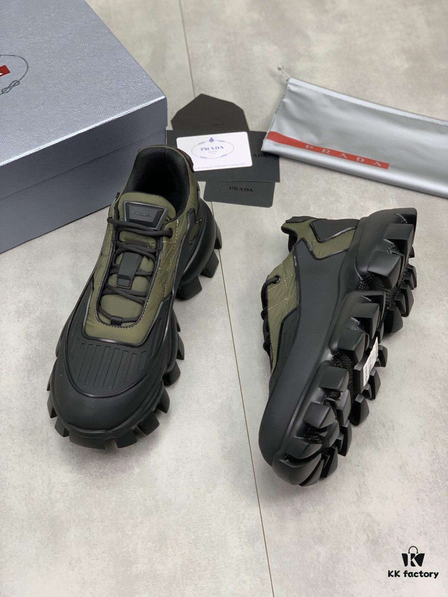 High-Quality PRADA Men's Shoes 2021 Latest Official Website Release, 1:1 Replication, Hong Kong Counter Synchronized, Runway Same Style