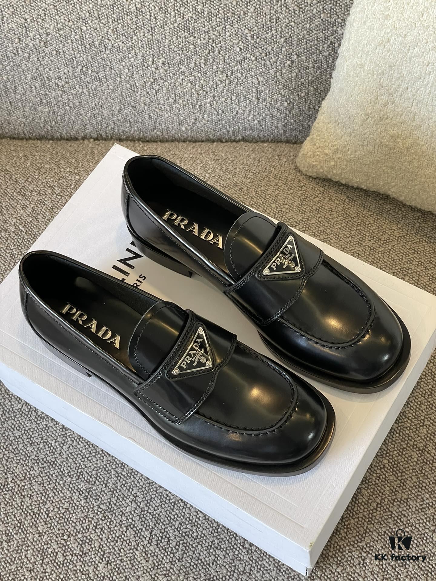 Prada 22SS Classic Leather-Soled Loafers