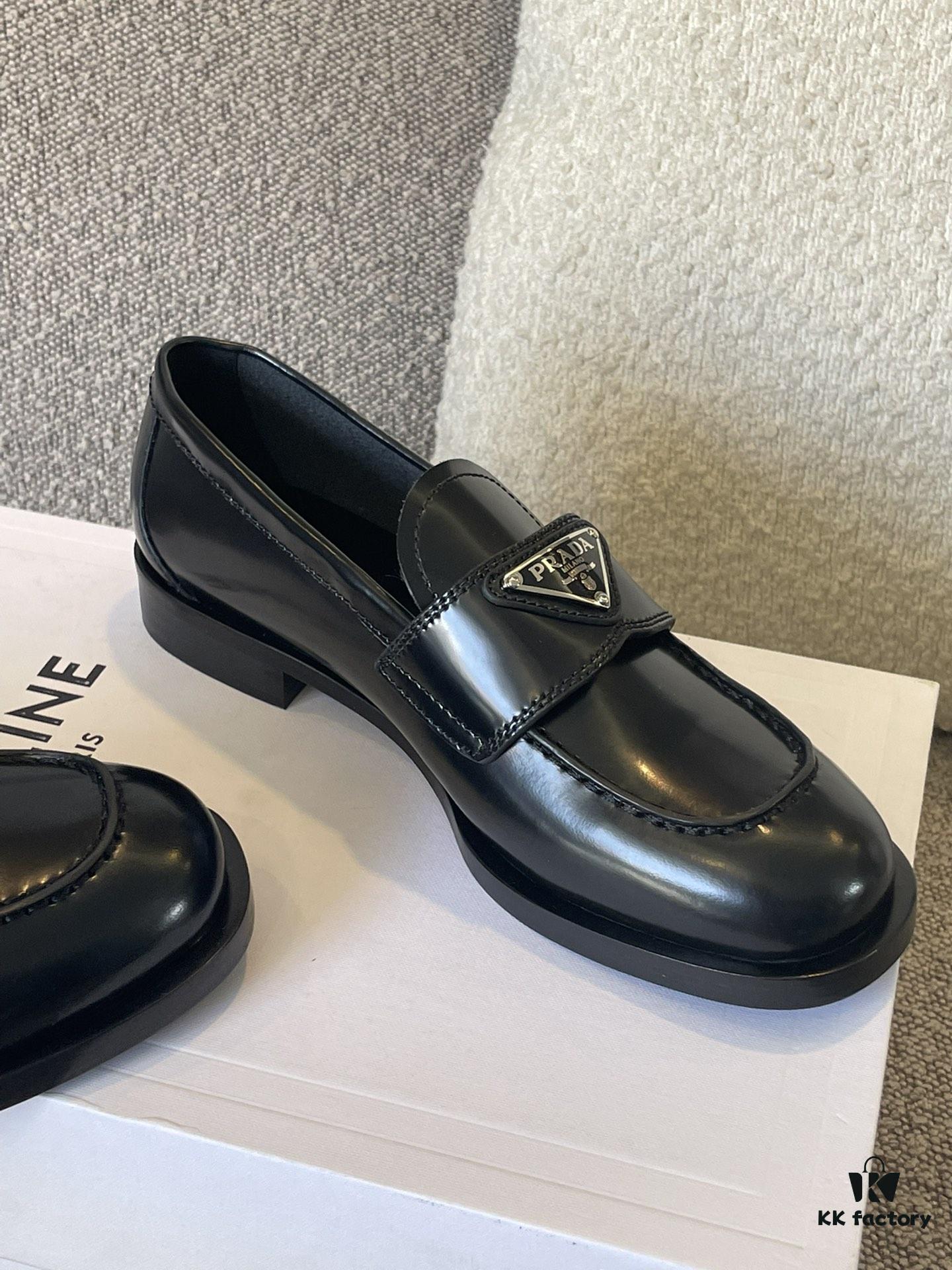 Prada 22SS Classic Leather-Soled Loafers