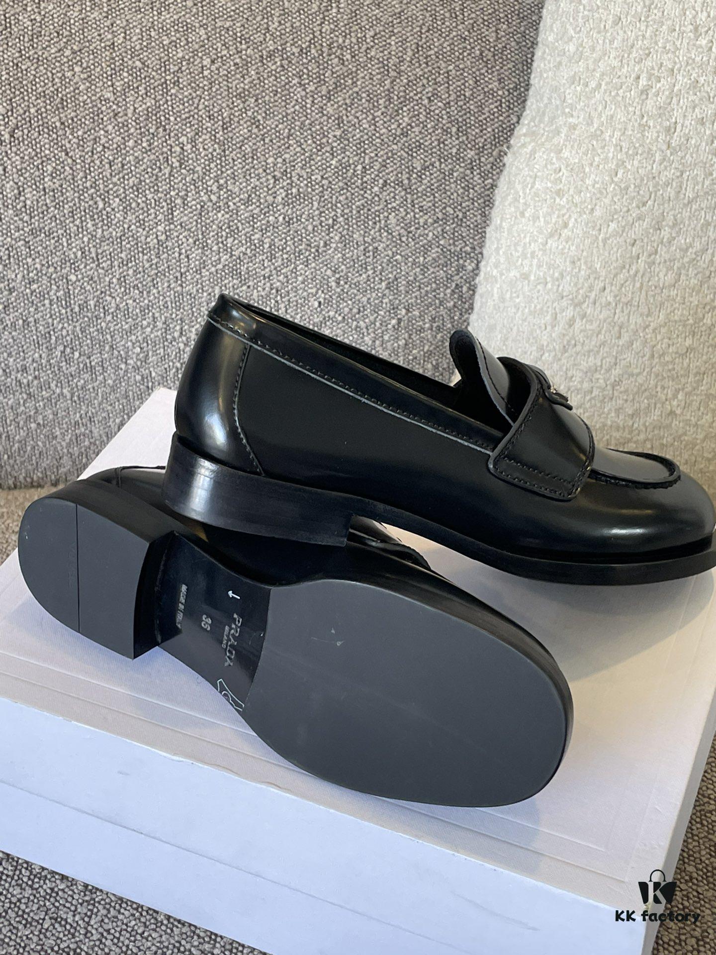 Prada 22SS Classic Leather-Soled Loafers