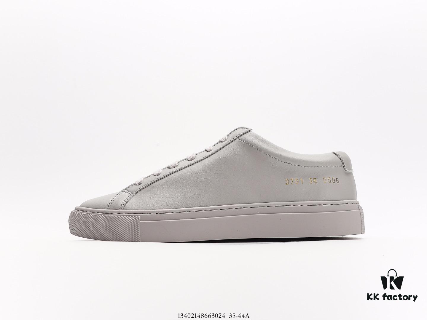 Givenchy Givenchy from the French designer Hubert de Givenchy, the brand spirit imbued at the founding of Givenchy. #GlueFreeTechnology #UpperMadeOfOriginalMatteSilkCalfLeather #InsoleAndLiningMadeOfOriginalMatteLeather The most desirable all-season white sneakers of 2019