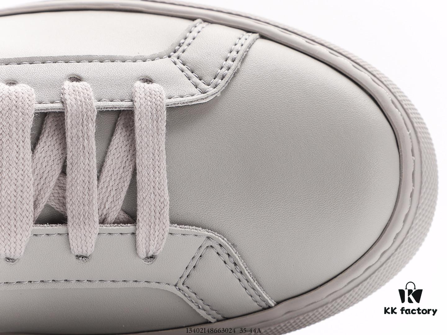 Givenchy Givenchy from the French designer Hubert de Givenchy, the brand spirit imbued at the founding of Givenchy. #GlueFreeTechnology #UpperMadeOfOriginalMatteSilkCalfLeather #InsoleAndLiningMadeOfOriginalMatteLeather The most desirable all-season white sneakers of 2019