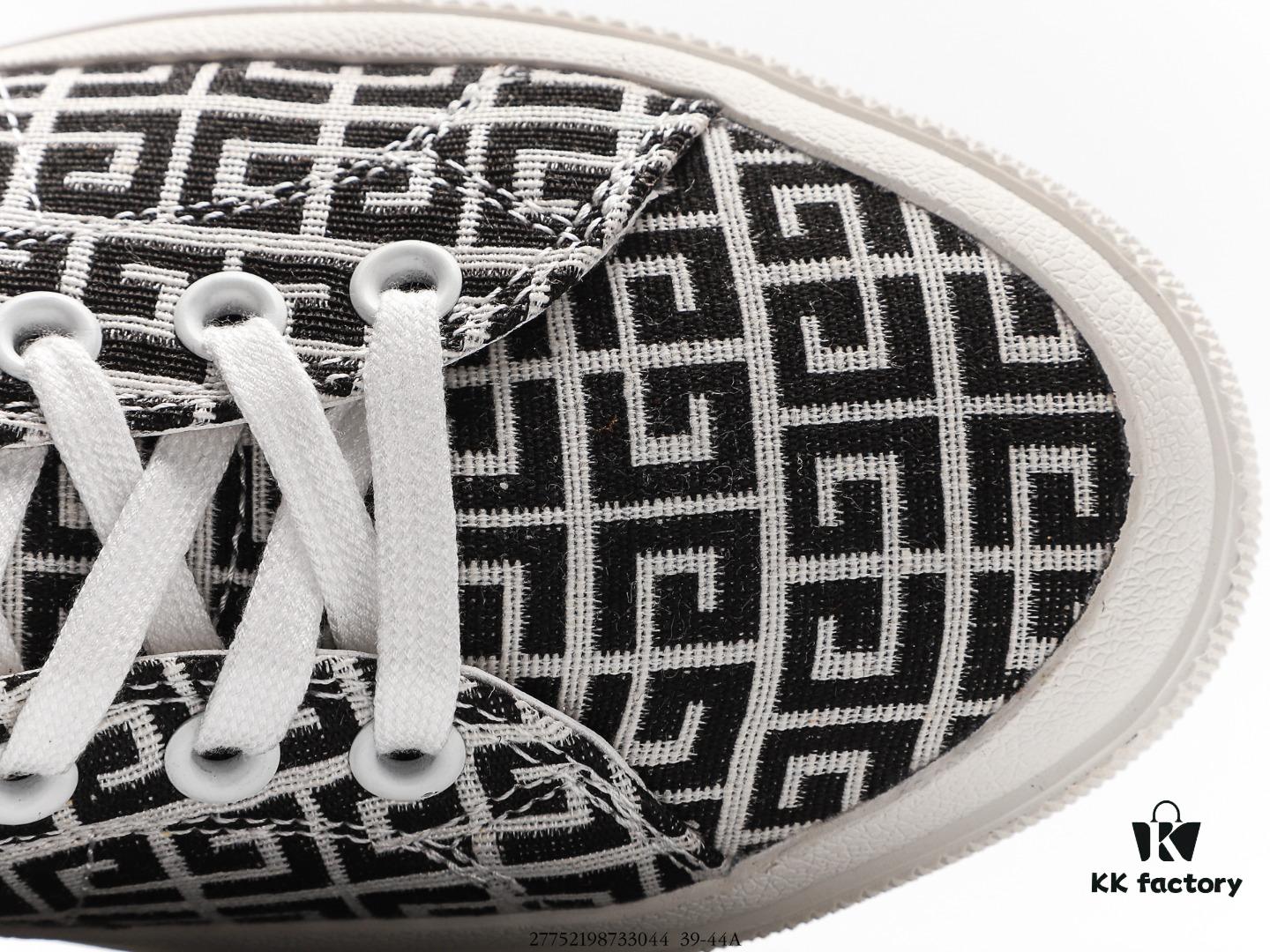 Givenchy Givenchy from France, founded by designer Hubert de Givenchy, embodies the brand's original spirit. #ZeroGlueTechnology #UpperMadeOfOriginalMatteSilkCalfLeather #HeelLiningAndInsoleMadeOfOriginalMatteLeather The most desirable all-season white sneakers in 2019