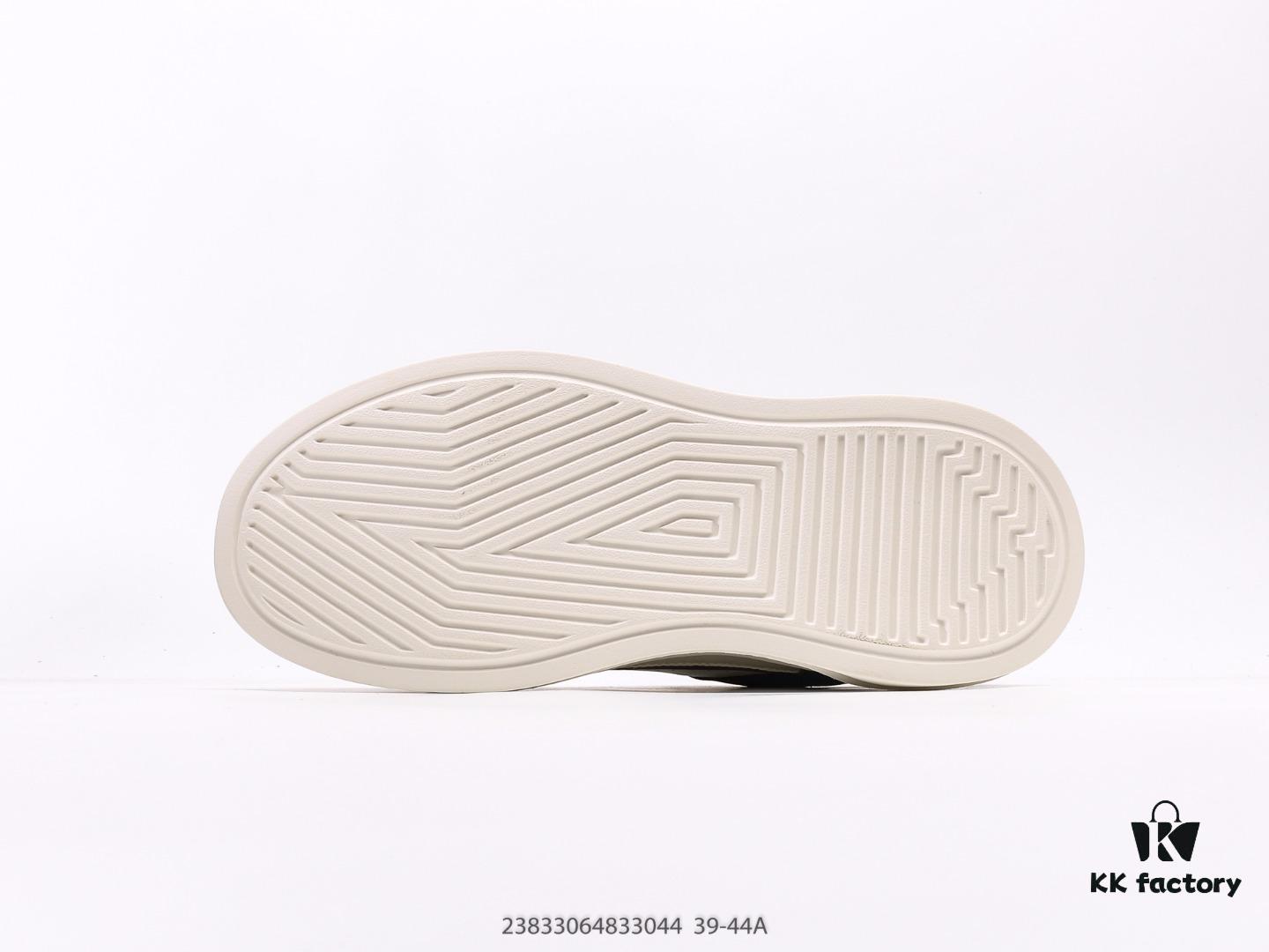 ECCO Casual Men's Shoes for Autumn, Height-Increasing Round-Toe White Sneakers, Urban Lightweight Series with Combined Full Grain and Split Cowhide Upper, Fashionable and Stylish Design, Simple Thick Lace Closure for Adjustable Fit, PU Thickened Sole with Arch and Heel Support for Comfort and Stability, Versatile and Minimalist Look