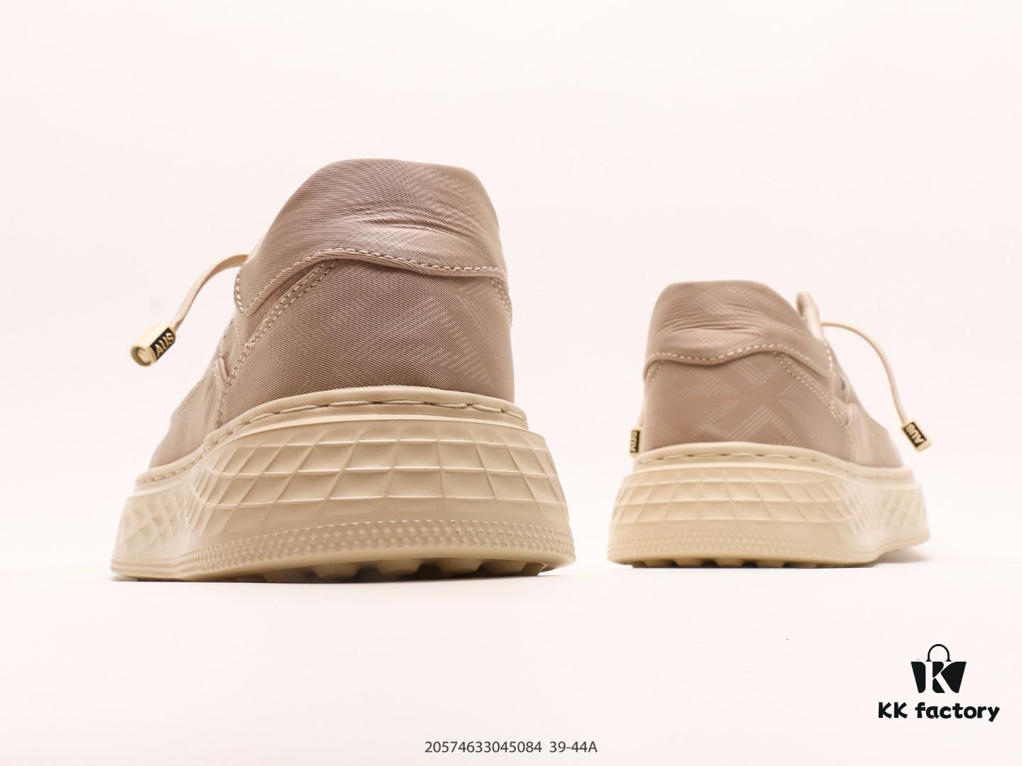 ECCO New Arrival Versatile Casual Running Shoes, Premium Uppers with Even Stitching, Clear Texture, Original Order Quality, ECCO Family Craftsmanship, High-End Fashion, Simple and Elegant Design, Slip-Resistant and Comfortable, Stylish Sporty Look