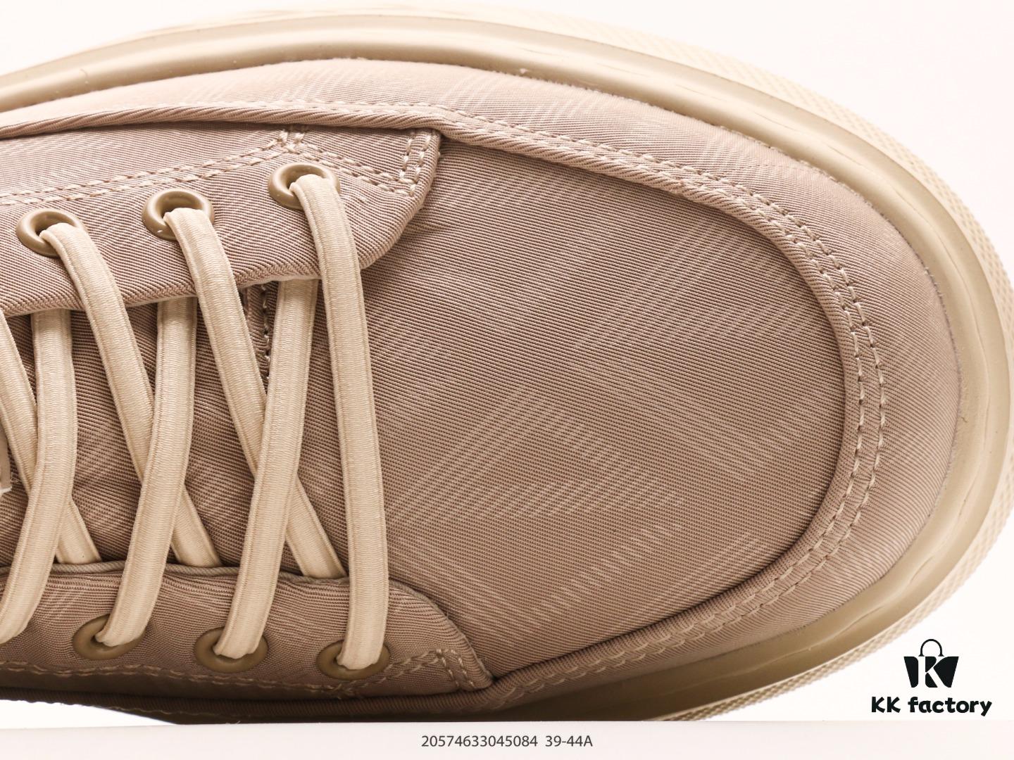 ECCO New Arrival Versatile Casual Running Shoes, Premium Uppers with Even Stitching, Clear Texture, Original Order Quality, ECCO Family Craftsmanship, High-End Fashion, Simple and Elegant Design, Slip-Resistant and Comfortable, Stylish Sporty Look