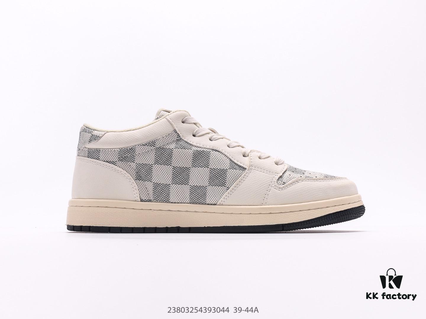 ECCO Casual Loafers Original Version from Guangdong Summer Breathable Style with Full Genuine Cowhide and High-Elastic Outsole, Handcrafted with Precise Stitching and Textured Finish, Authentic Quality Paired with ECCO's Signature Craftsmanship, Sporty Mesh Inserts for Ventilation, Elegant and Minimalist Design