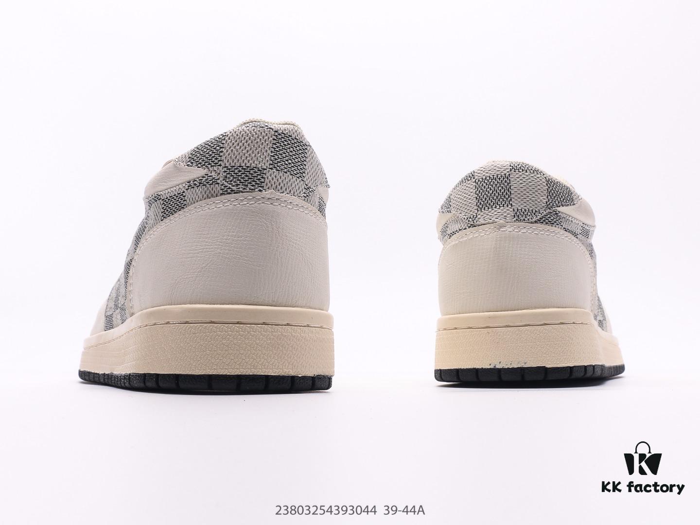 ECCO Casual Loafers Original Version from Guangdong Summer Breathable Style with Full Genuine Cowhide and High-Elastic Outsole, Handcrafted with Precise Stitching and Textured Finish, Authentic Quality Paired with ECCO's Signature Craftsmanship, Sporty Mesh Inserts for Ventilation, Elegant and Minimalist Design