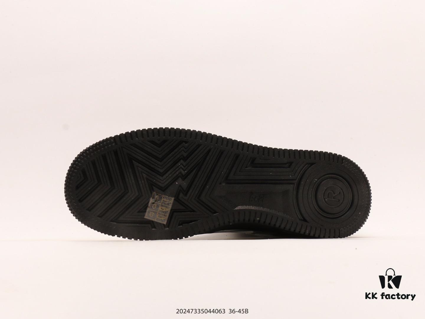 Japanese Harajuku Streetwear Brand A Bathing Ape Bape x Nike SB Dunk Low Bape Slam Dunk Series Low-Top Casual Skateboarding Sneakers