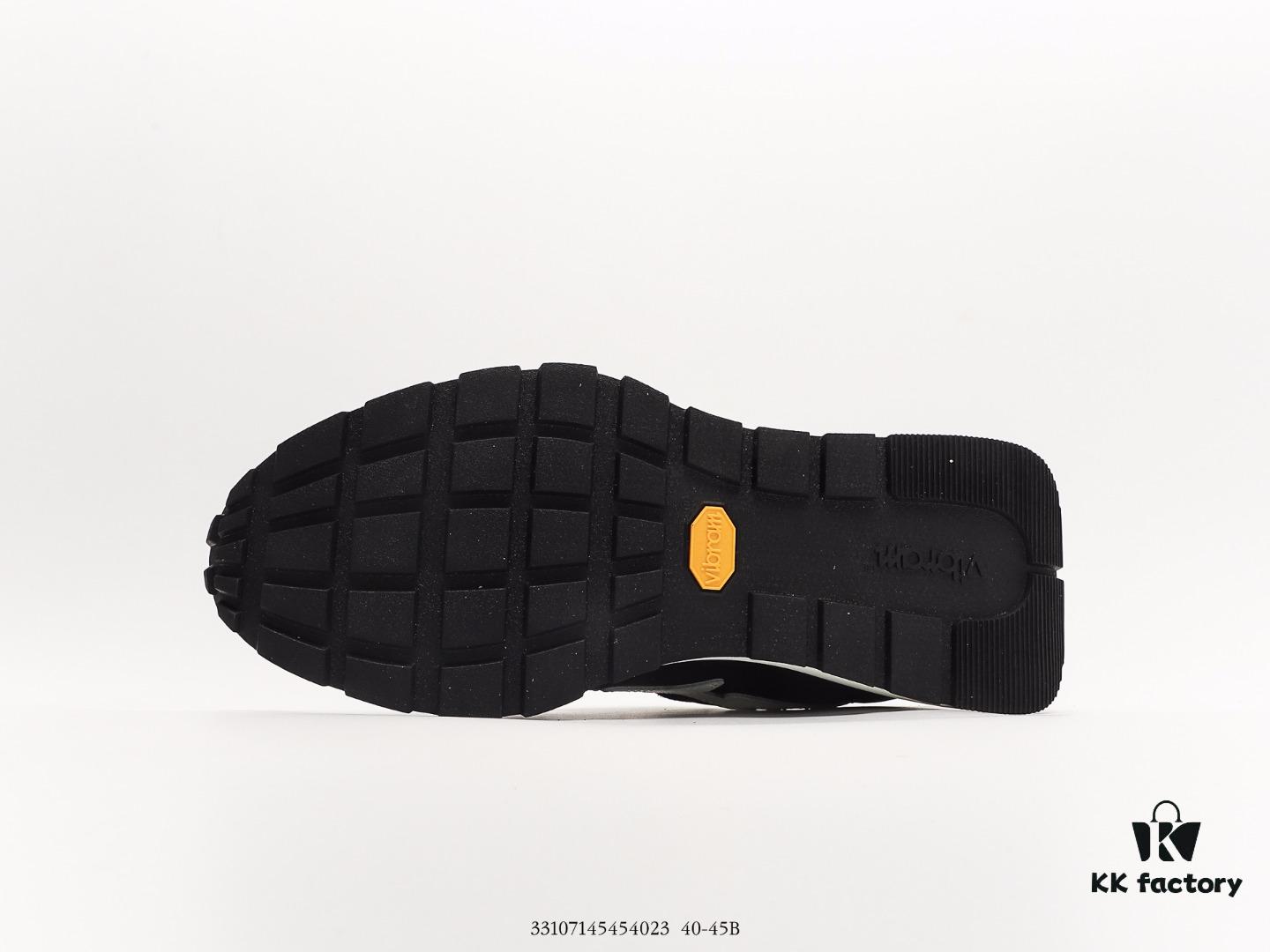 Bape x Nike Air Force 1'07 Low A BATHING APE Monkey Head, Low-Top Casual Sneakers, Color-Blocked Lace-Up Athletic Shoes Featuring the Iconic Phrase 'Ape Shall Never Kill Ape' from the Film. As a Pioneer of Harajuku Culture, A BATHING APE® Has Led Streetwear Trends with Its Signature Camouflage Prints and Monkey Logo, Establishing a Unique and Unmistakable Style.