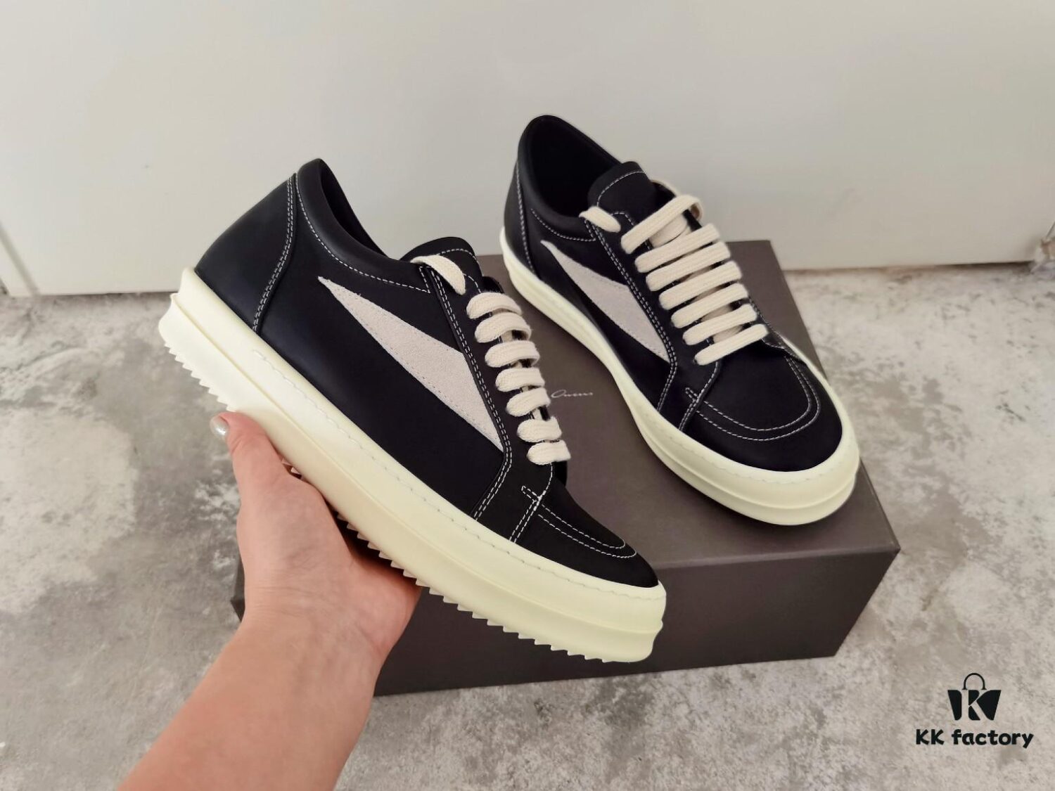 RICKOwens Full-Grain Calfskin Low-Cut Shoes Inspired by VANS Design