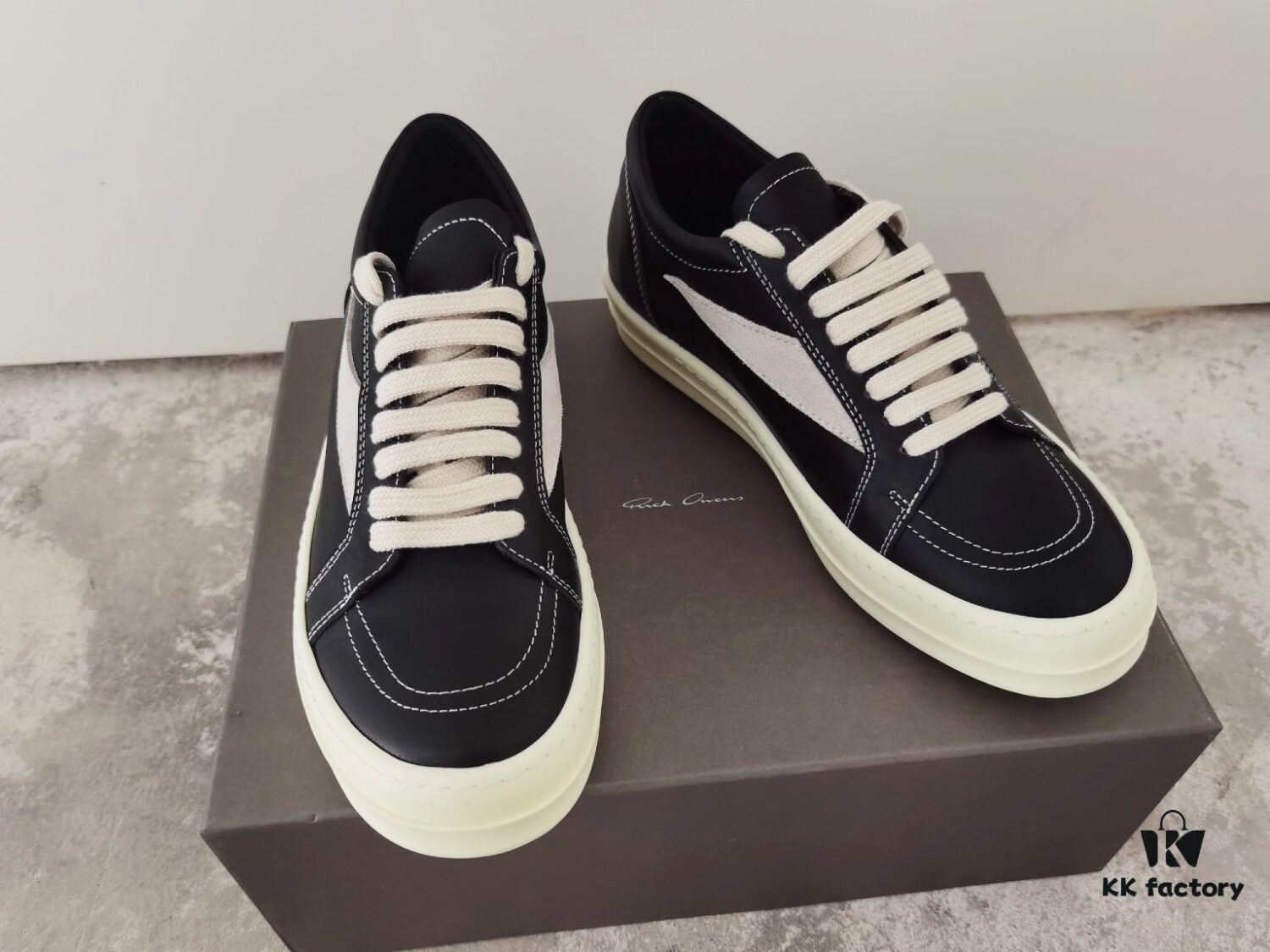 RICKOwens Full-Grain Calfskin Low-Cut Shoes Inspired by VANS Design