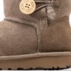 UGG Full Wool Lining Top Quality Shearling Warm Snow Boots from Australia, Luxury Brand Couple Style, UGG-5877 Official Website Synchronized, Made from Imported Cowhide with Fine Stitching, Imported Rubber Foam Outsole (Comfortable, Soft, Wear-Resistant), Genuine Quality and Exquisite Craftsmanship, Instantly Irresistible