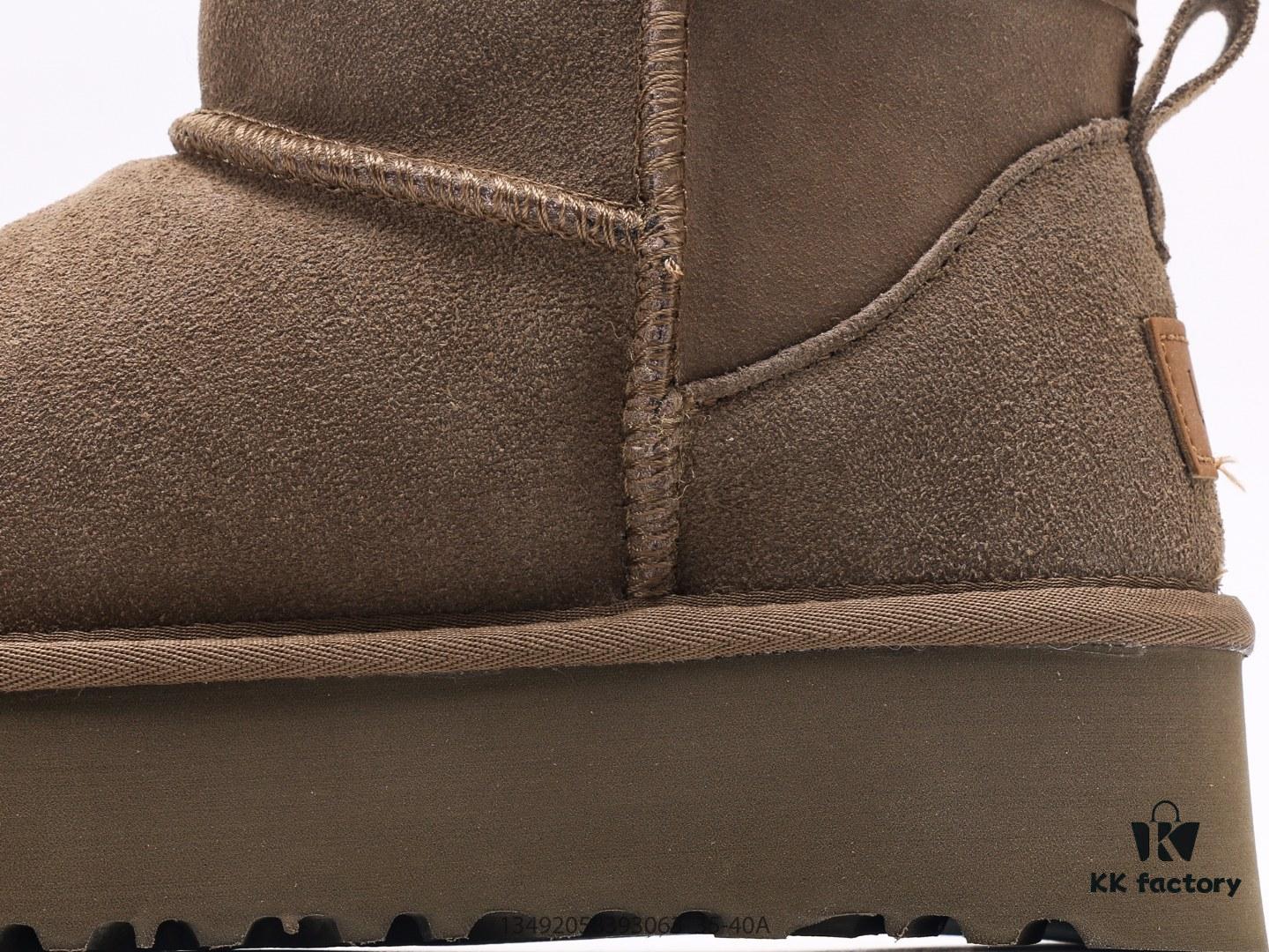 UGG Outdoor Snow Boots for Women, Official Synchronized Packaging with Inspection Label, Made from Original Factory Water-Repellent and Stain-Resistant Leather, Anti-Slip, Wear-Resistant, Lightweight Outsole, Short Boots, Stylish and Versatile, British Style, Comfortable Calf-High Booties for Autumn and Winter, Thick-Soled Fashionable Footwear with Excellent Warmth, Ideal for Cold Weather