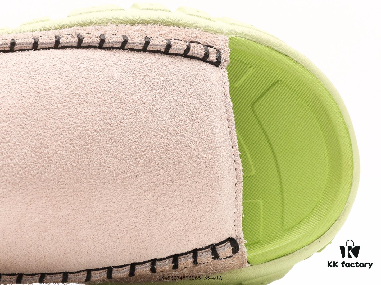 UGG W Classic Coquette Clog Slipper II, Coquette 2.0 Series Fashionable Indoor Mule-Style Comfortable Warm Half-Open Back Slippers