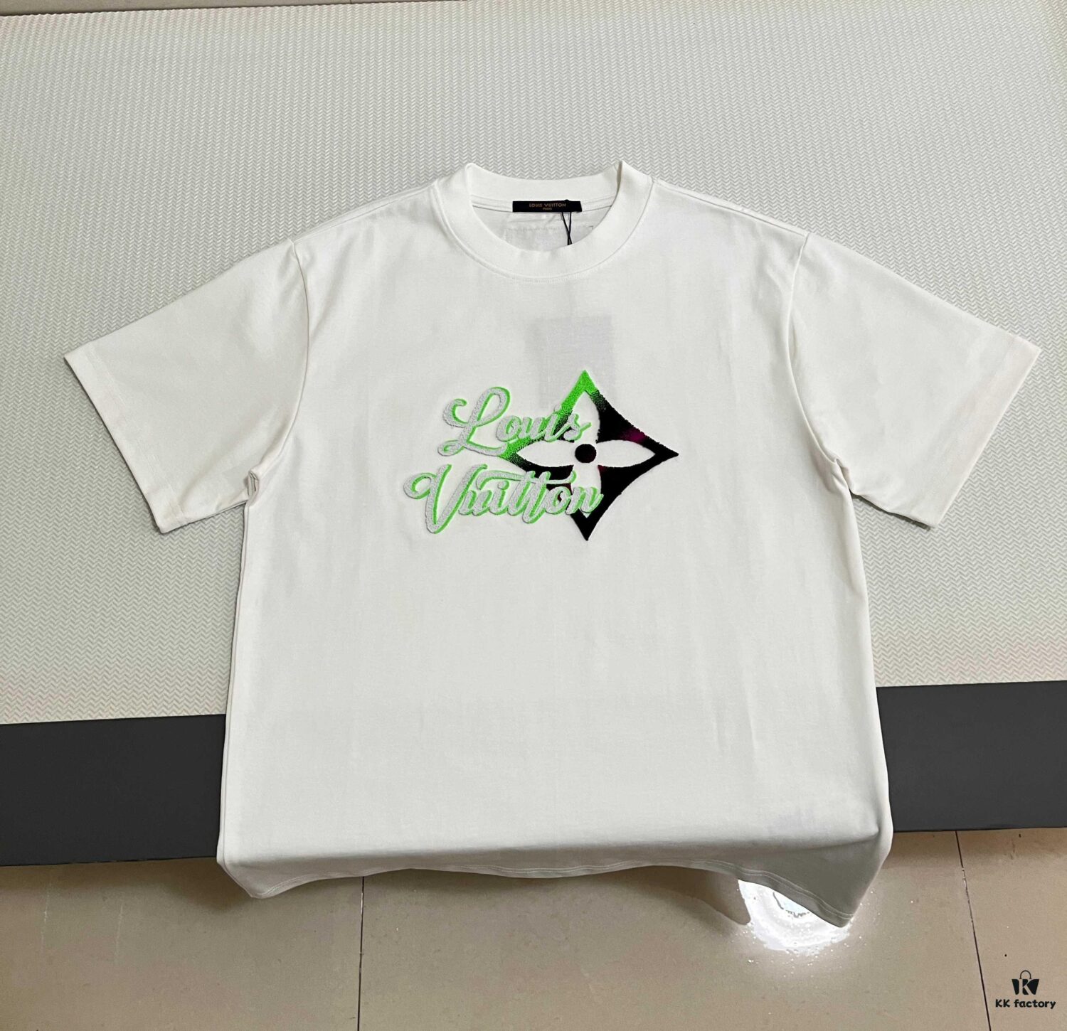 LOUIS VUITTON Lv Louis Vuitton New Logo Embroidered Gradient Letter Crew Neck Short Sleeve T-Shirt