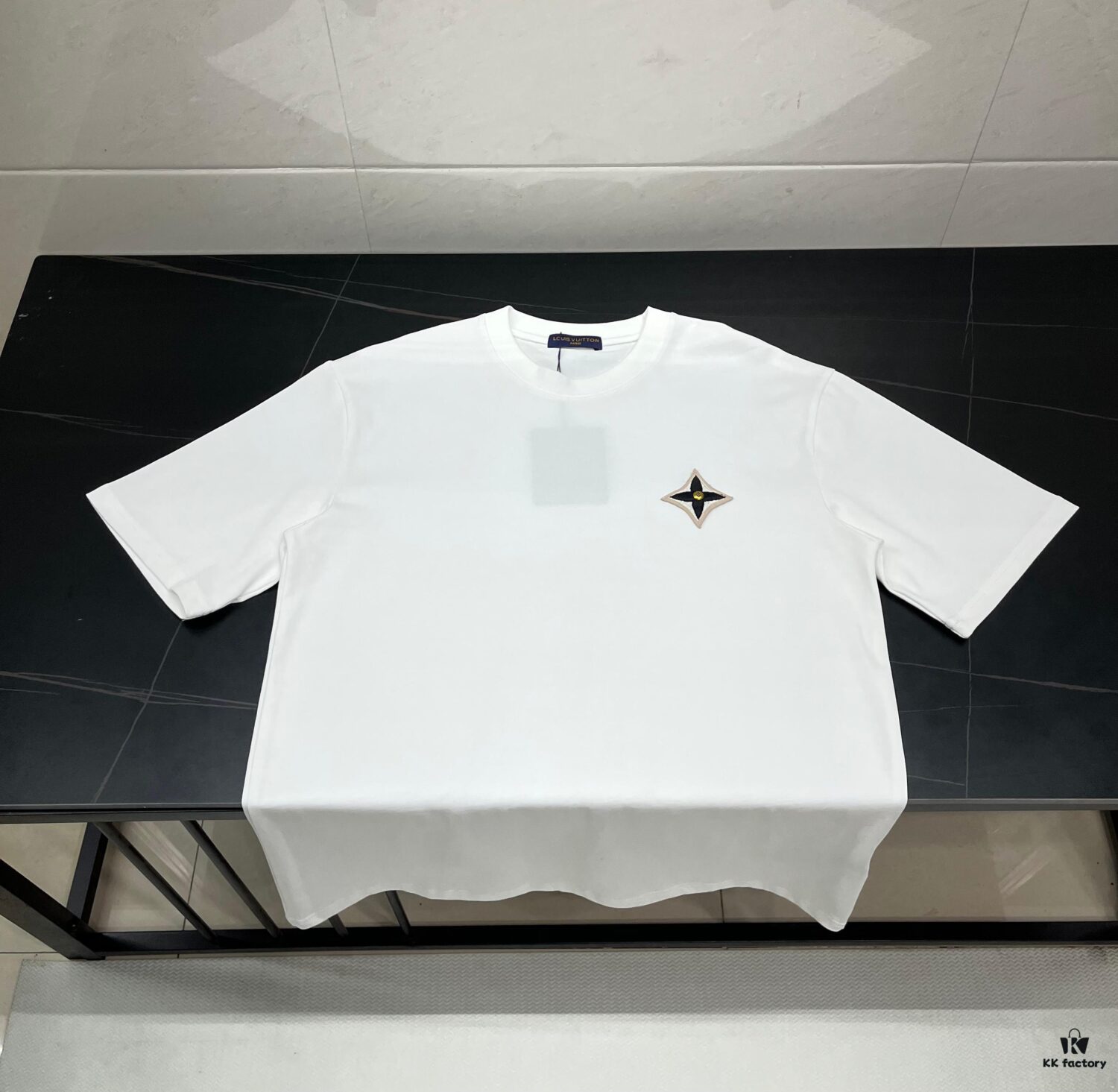 Louis Vuitton/LV New Arrival Logo Embroidered Short Sleeve T-Shirt with Refined 3D Embroidery