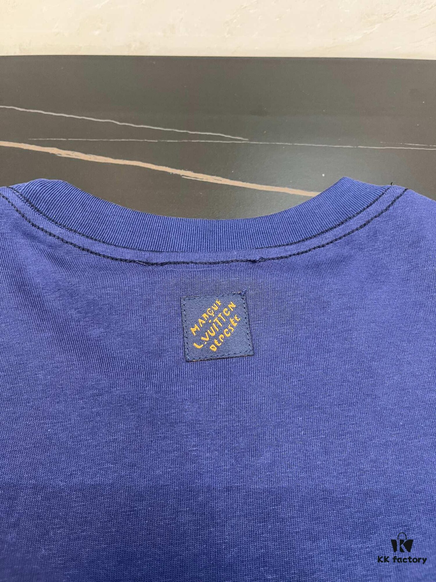 LOUIS VUITTON Hand-Embroidered Beaded Short-Sleeve T-Shirt Crafted from 280g Pure Cotton Double-Yarn Fabric with Delicate Beadwork Logo on Front, Adding Elegant and Textured Detail to Everyday Looks