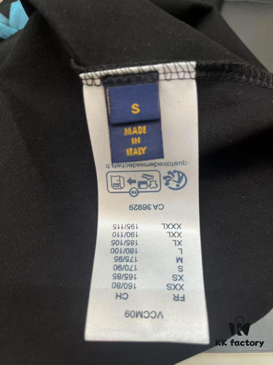 LOUIS VUITTON Louis Hand-painted Crow New Short Sleeve T-shirt, High Quality 280g Combed Cotton Double Yarn Fabric, Soft and Comfortable Wear, Front Hand-painted Crow Design with Special Craftsmanship for Trendy Style, Custom Dyed to Match Official Website, Full Triple Labels Included, Not Ordinary Market Version, Guaranteed Quality, Unisex Design