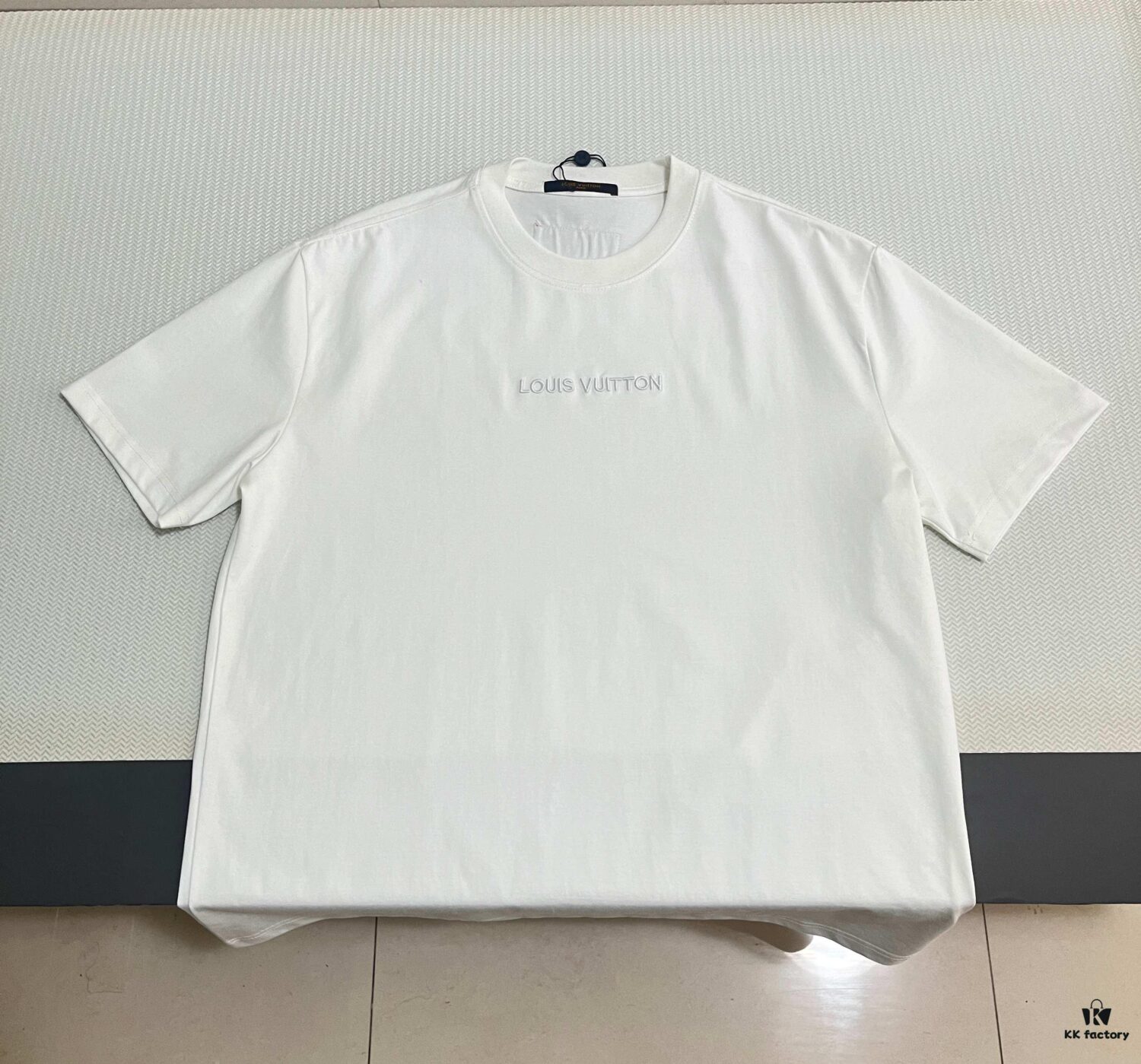 LOUIS VUITTON Embroidered New Short Sleeve T-Shirt, High Quality 280g Double Cotton Fabric, Soft Comfortable Wear, Nylon Smooth Washed Cotton Material, Premium Front Embroidery with Special Craftsmanship, Fashion Trend Style, Custom Dyeing and Matching Official Website Design, Complete Three Labels, Not Ordinary Market Version, Guaranteed Quality, Unisex Design