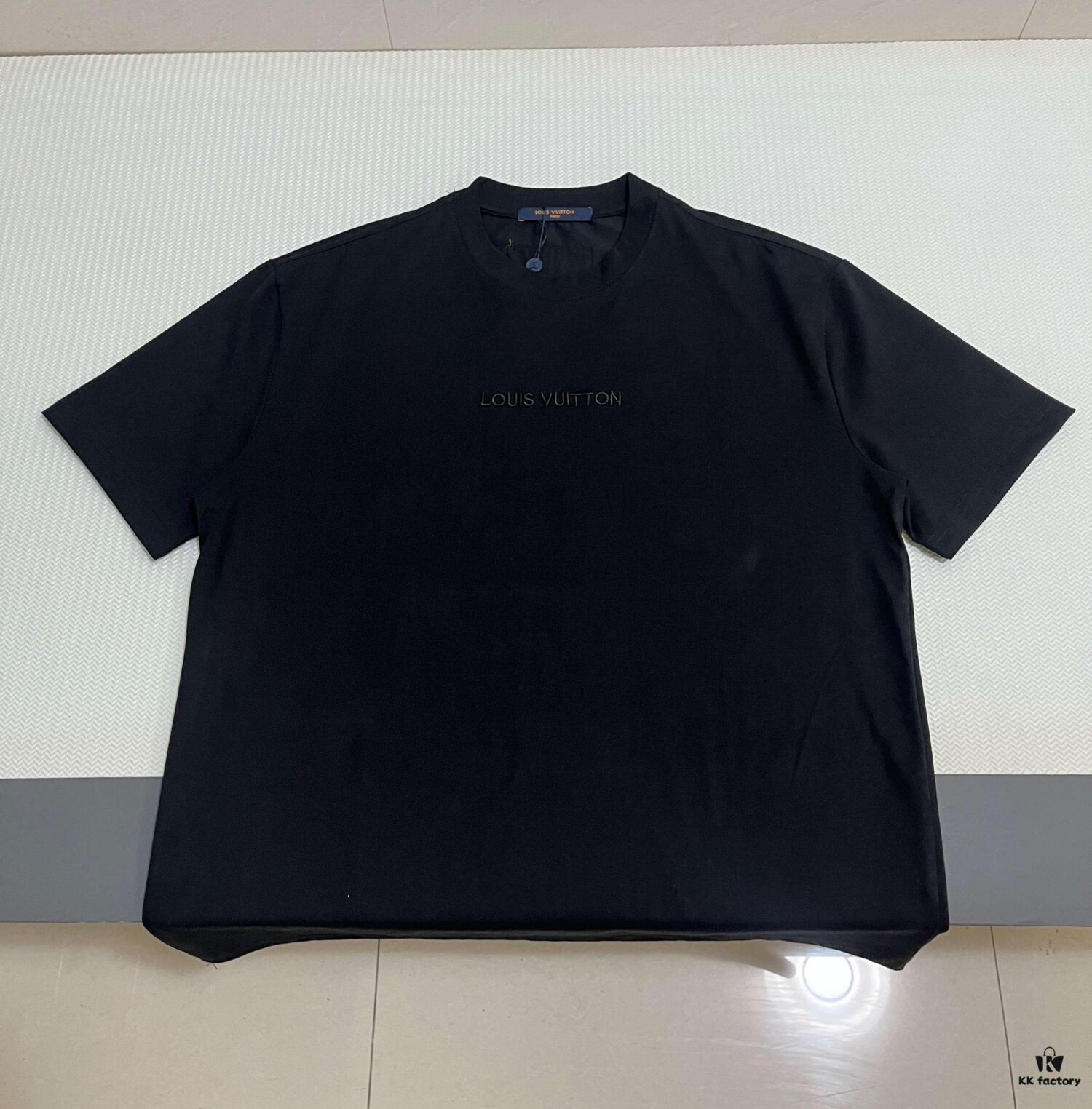 LOUIS VUITTON Embroidered New Short Sleeve T-Shirt, High Quality 280g Double Cotton Fabric, Soft Comfortable Wear, Nylon Smooth Washed Cotton Material, Premium Front Embroidery with Special Craftsmanship, Fashion Trend Style, Custom Dyeing and Matching Official Website Design, Complete Three Labels, Not Ordinary Market Version, Guaranteed Quality, Unisex Design