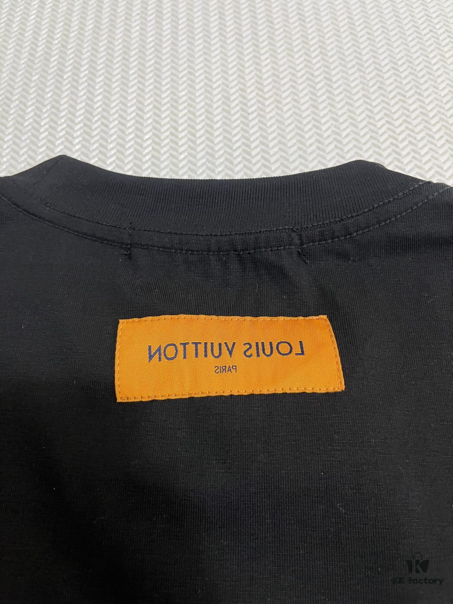 LOUIS VUITTON Embroidered New Short Sleeve T-Shirt, High Quality 280g Double Cotton Fabric, Soft Comfortable Wear, Nylon Smooth Washed Cotton Material, Premium Front Embroidery with Special Craftsmanship, Fashion Trend Style, Custom Dyeing and Matching Official Website Design, Complete Three Labels, Not Ordinary Market Version, Guaranteed Quality, Unisex Design