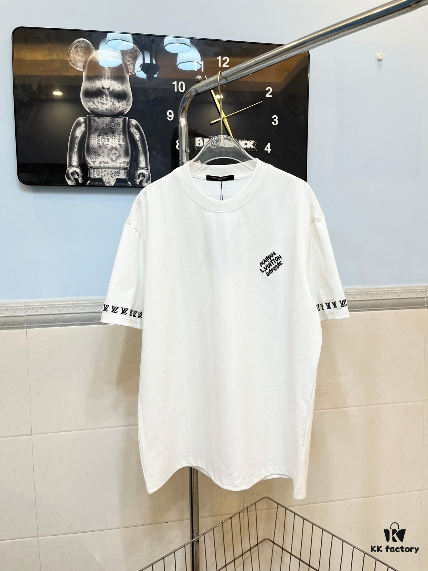 LOUIS VUITTON Embroidered New Short Sleeve T-Shirt, High-Quality 280g Double Cotton Yarn Fabric with Smooth Nylon and Washed Cotton Feel, Premium Embroidery on Front and Sleeves, Fashionable Design with Special Craftsmanship, Custom Dyed and Matched to Official Website