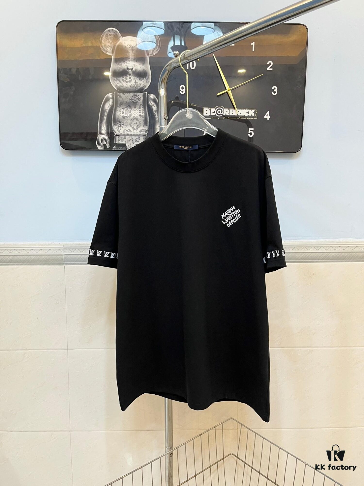 LOUIS VUITTON Embroidered New Short Sleeve T-Shirt, High-Quality 280g Double Cotton Yarn Fabric with Smooth Nylon and Washed Cotton Feel, Premium Embroidery on Front and Sleeves, Fashionable Design with Special Craftsmanship, Custom Dyed and Matched to Official Website