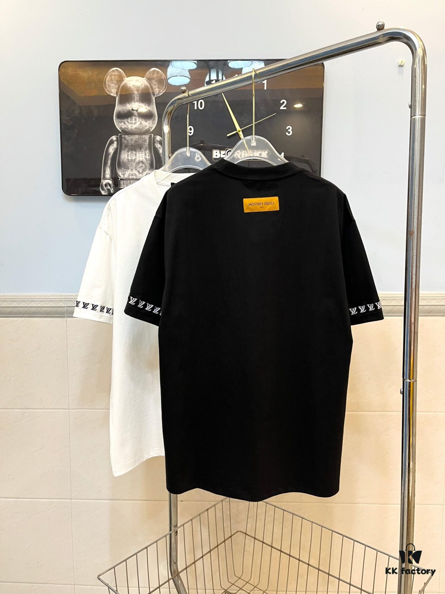 LOUIS VUITTON Embroidered New Short Sleeve T-Shirt, High-Quality 280g Double Cotton Yarn Fabric with Smooth Nylon and Washed Cotton Feel, Premium Embroidery on Front and Sleeves, Fashionable Design with Special Craftsmanship, Custom Dyed and Matched to Official Website